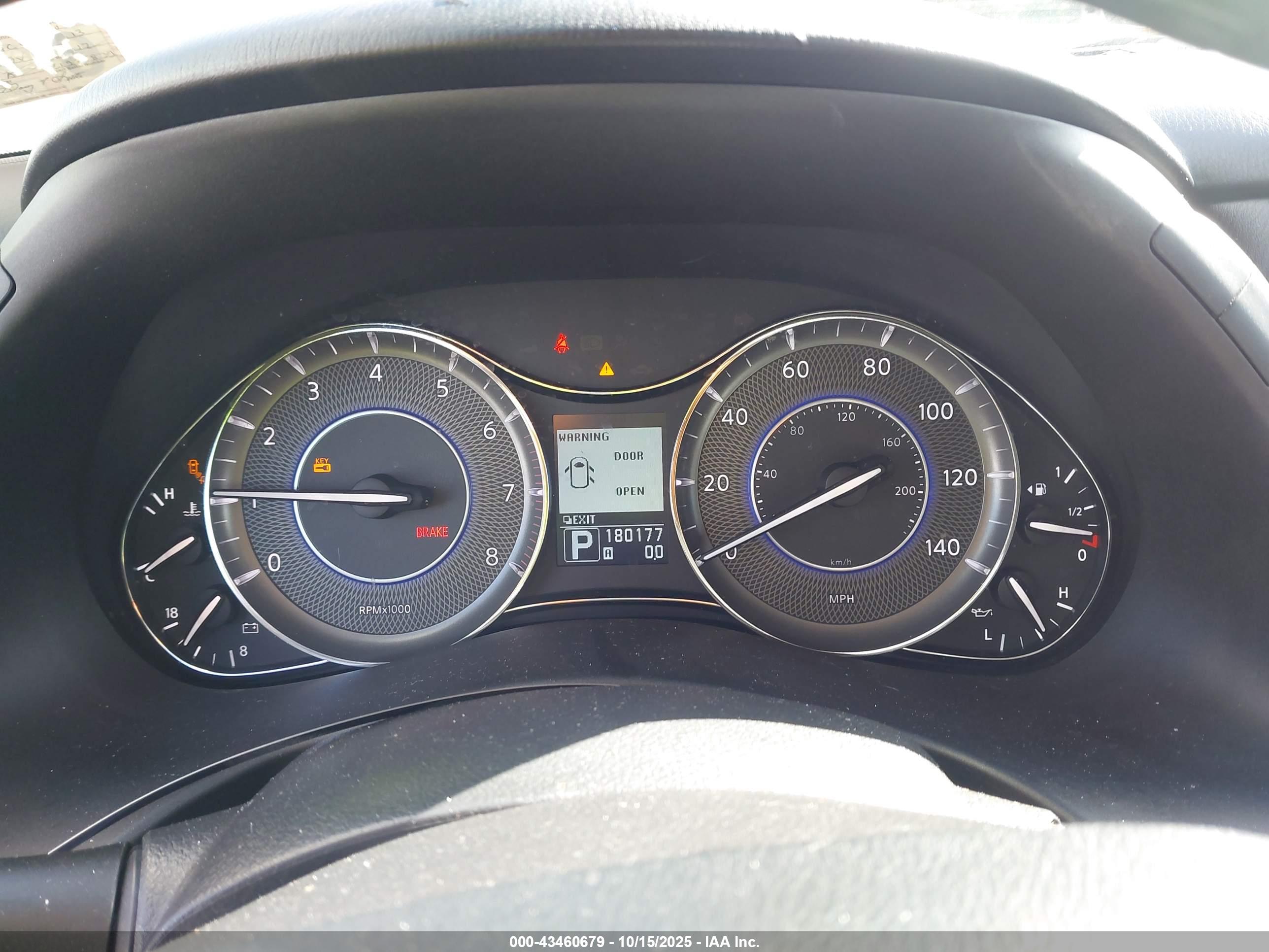 INFINITI QX56 image 7