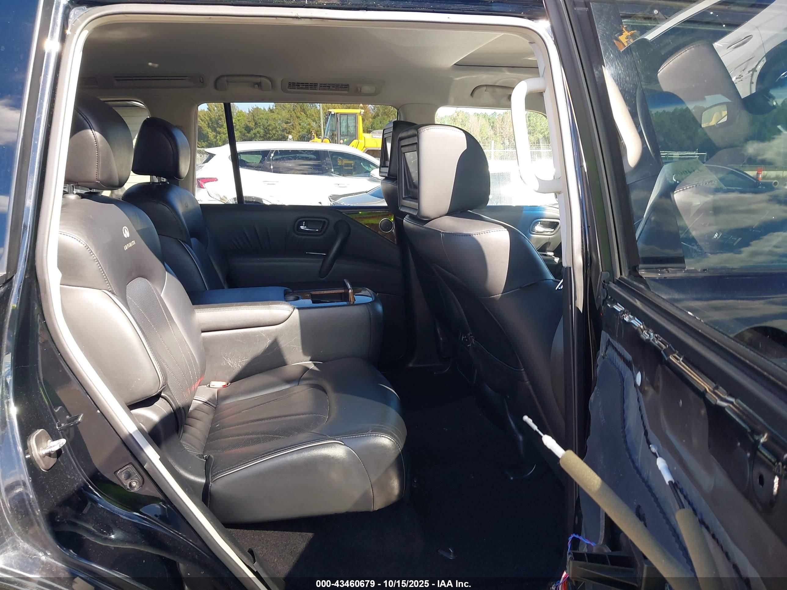 INFINITI QX56 image 8