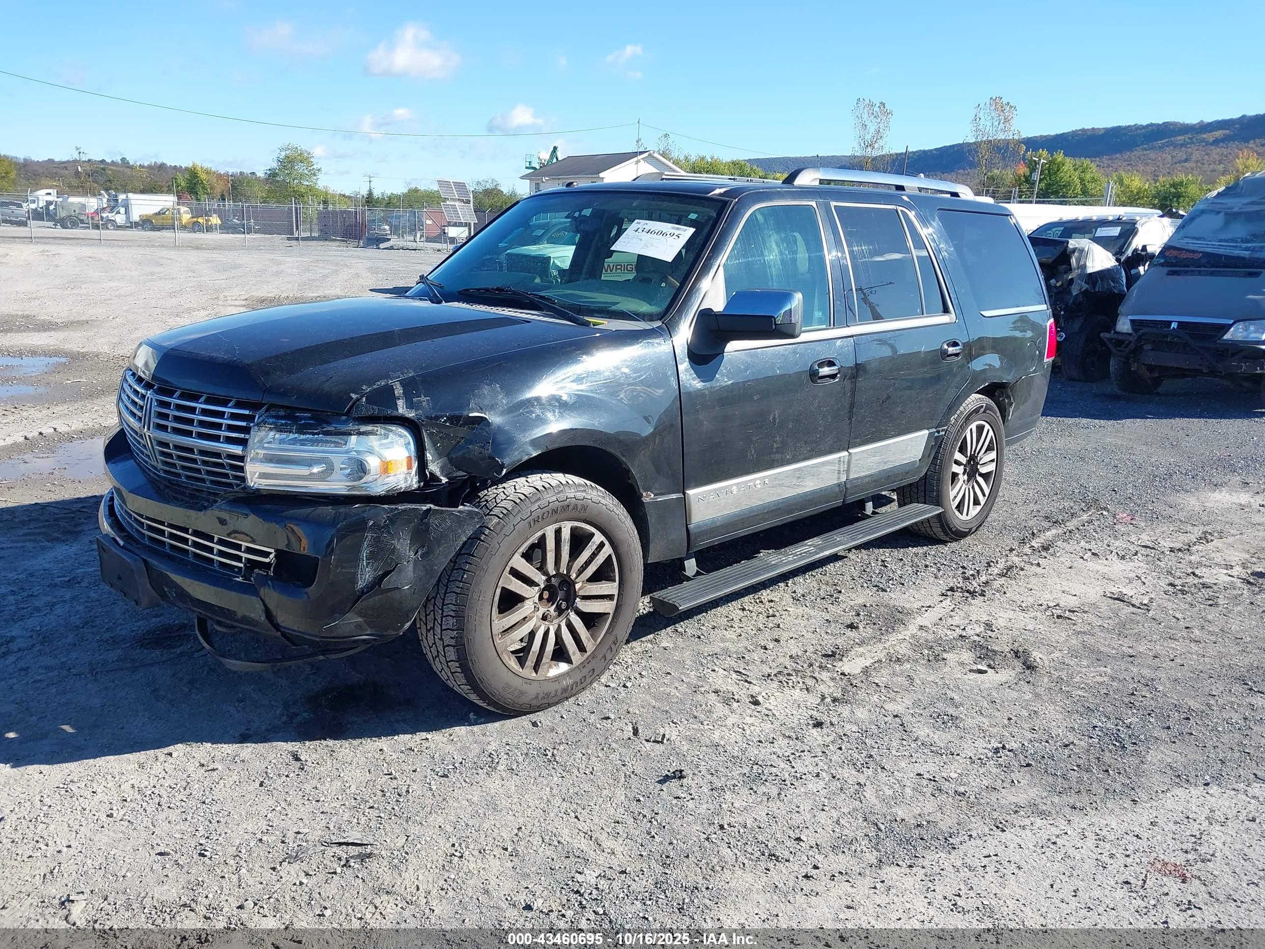 LINCOLN NAVIGATOR image 2