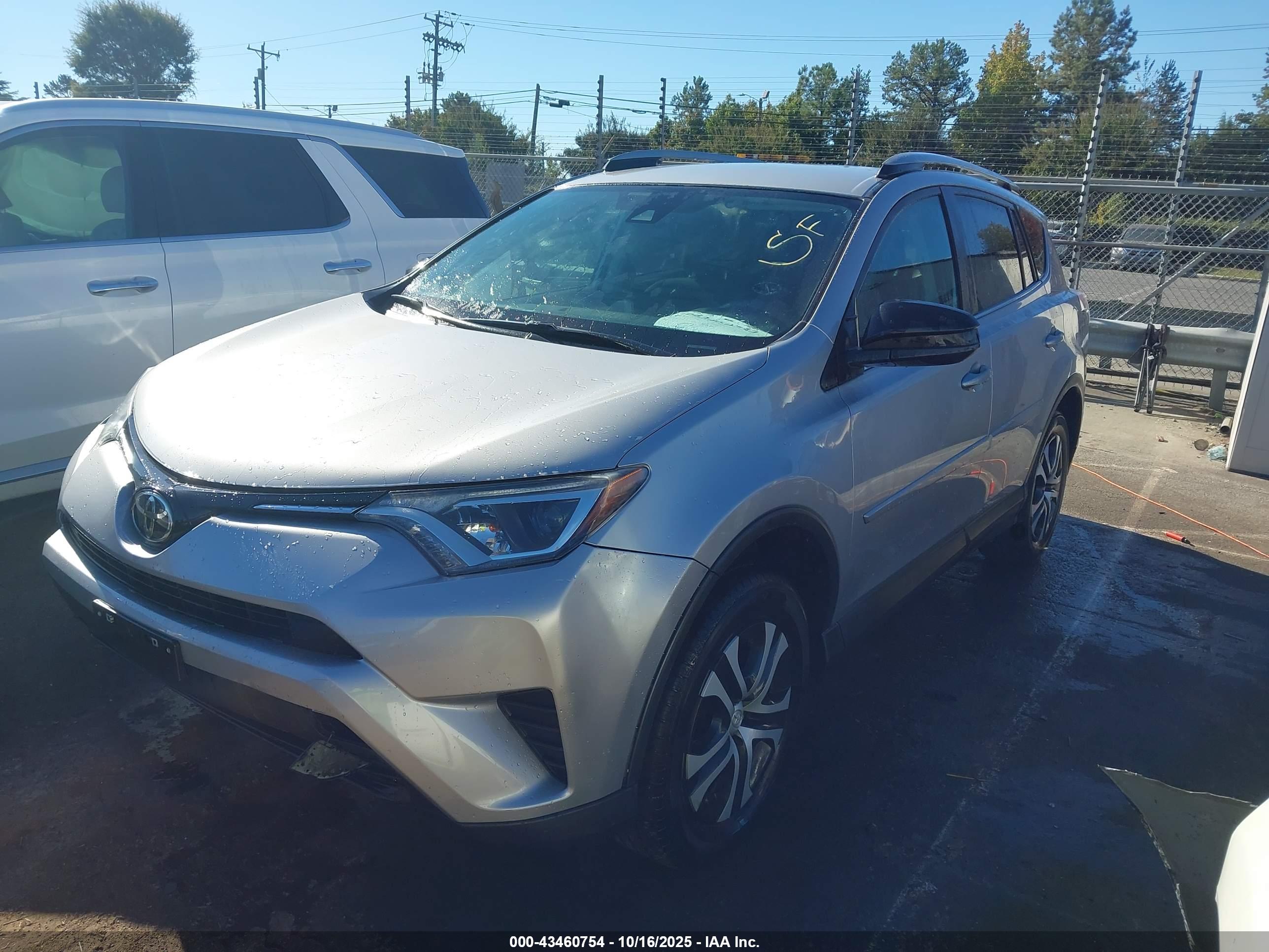 TOYOTA RAV4 image 2