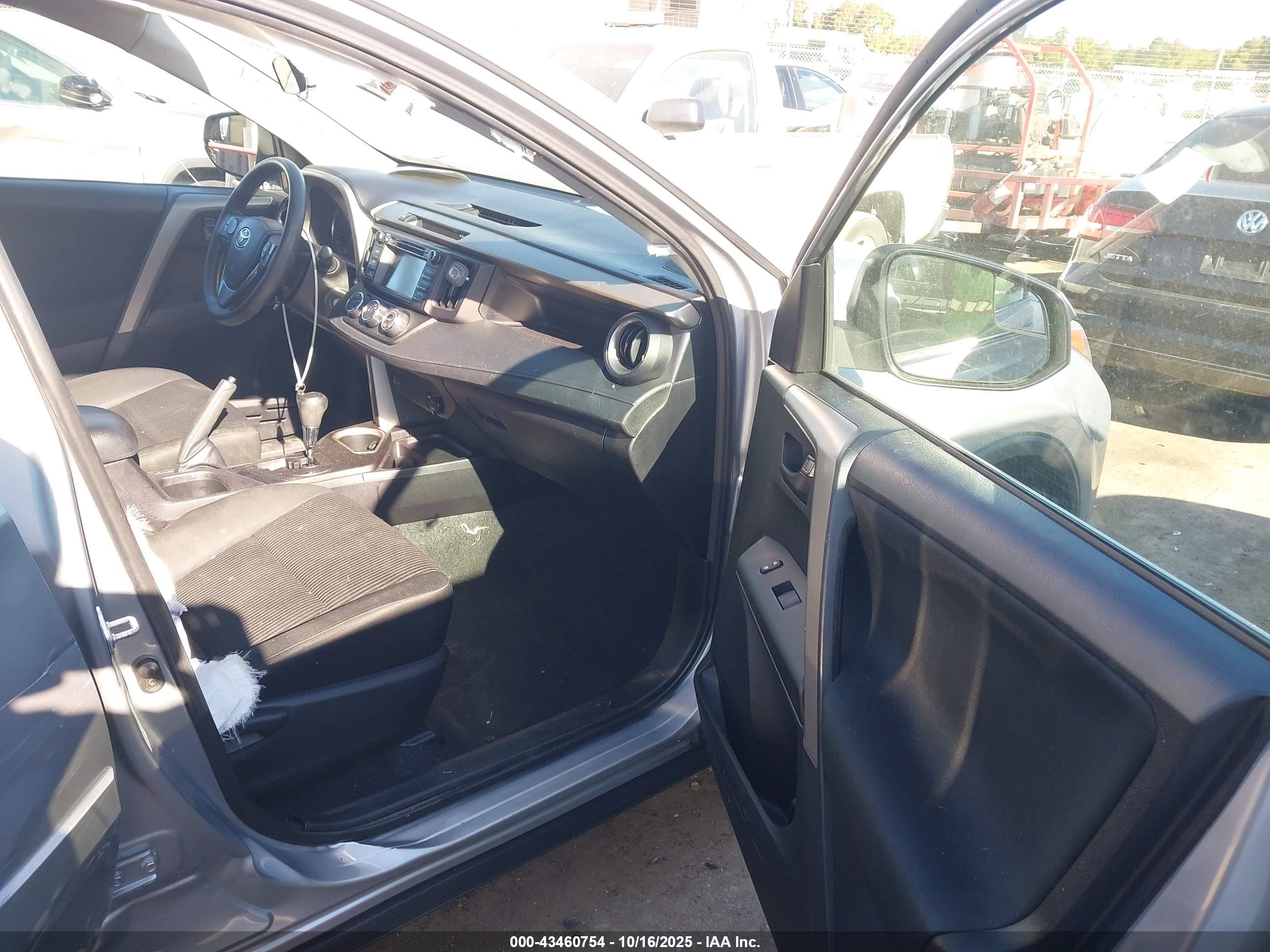 TOYOTA RAV4 image 5