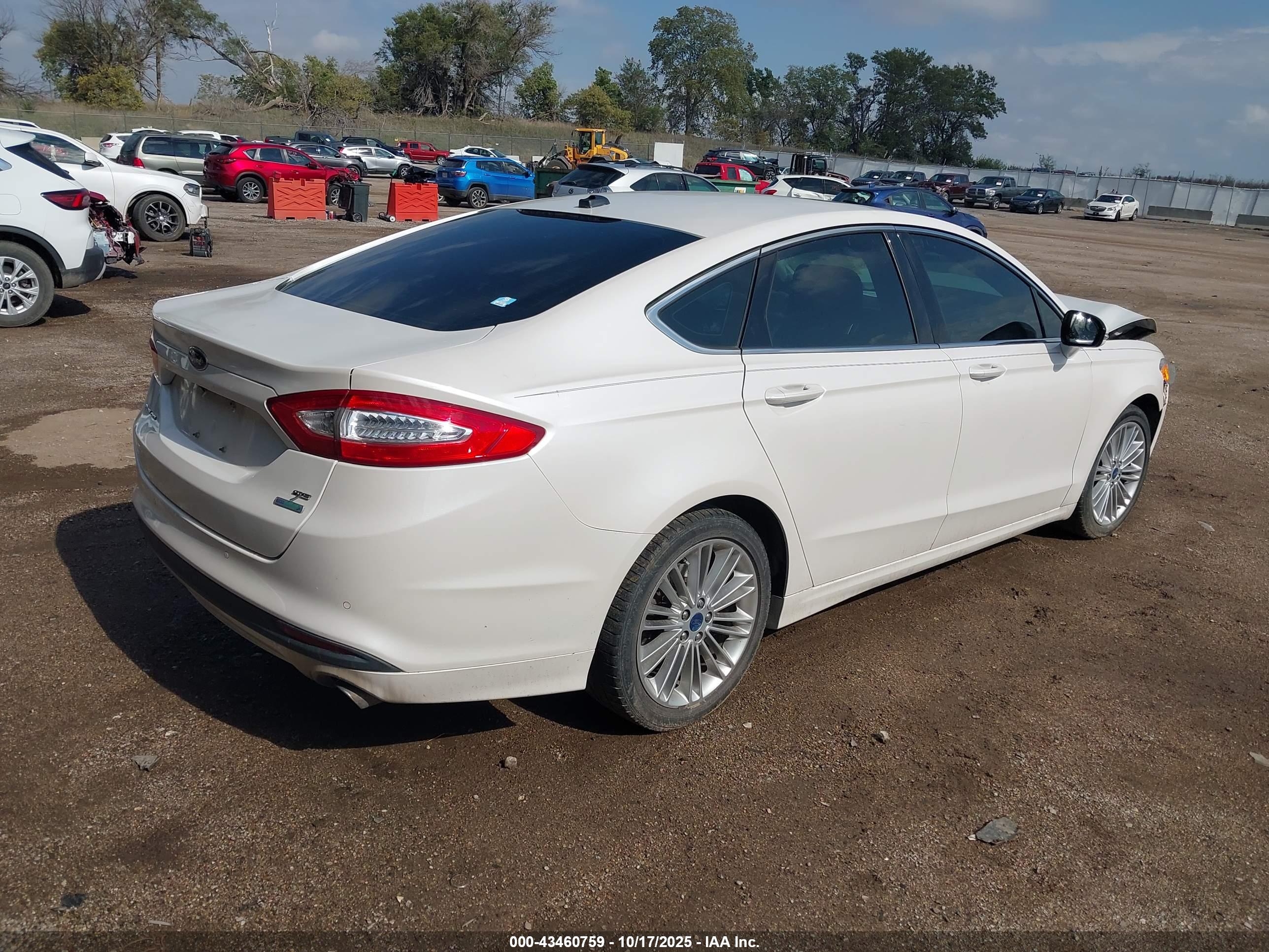 FORD FUSION image 4