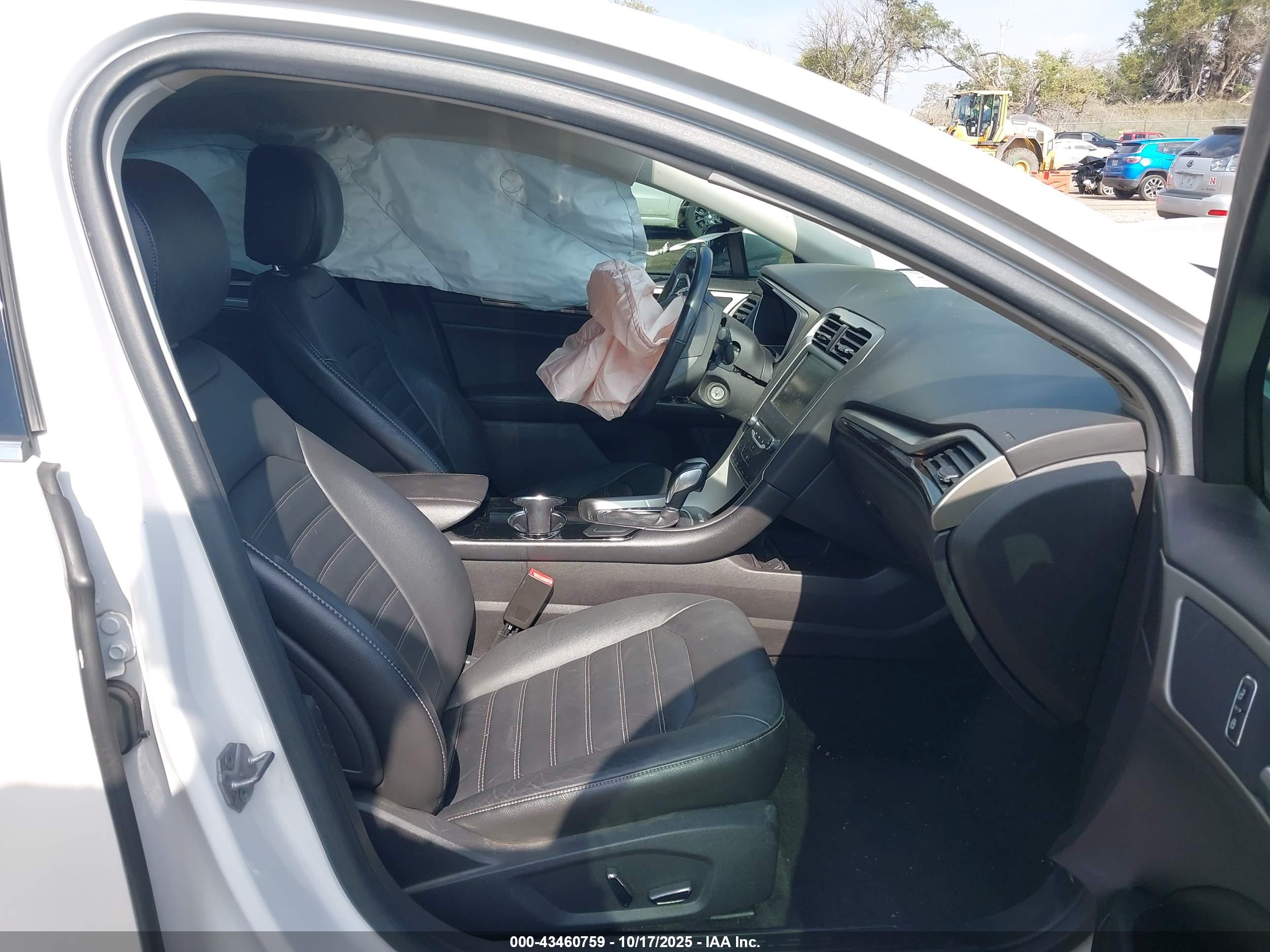 FORD FUSION image 5