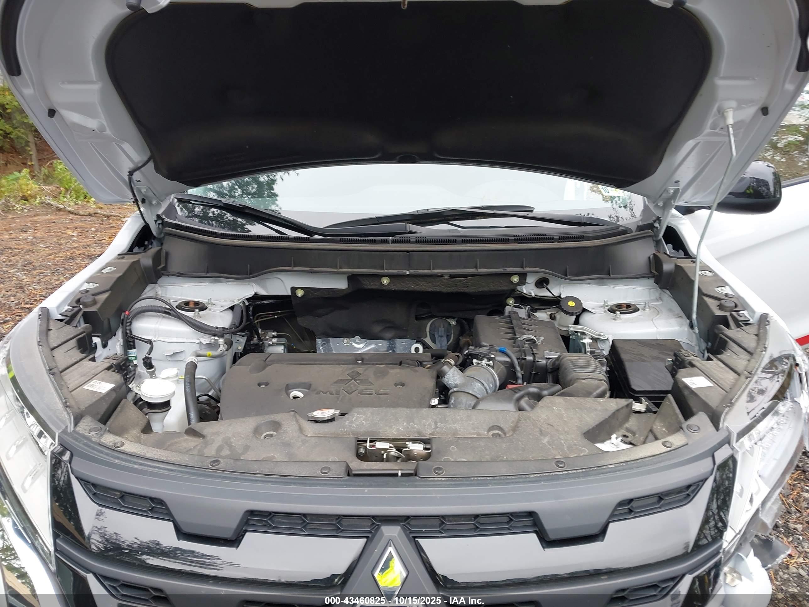 MITSUBISHI OUTLANDER image 10