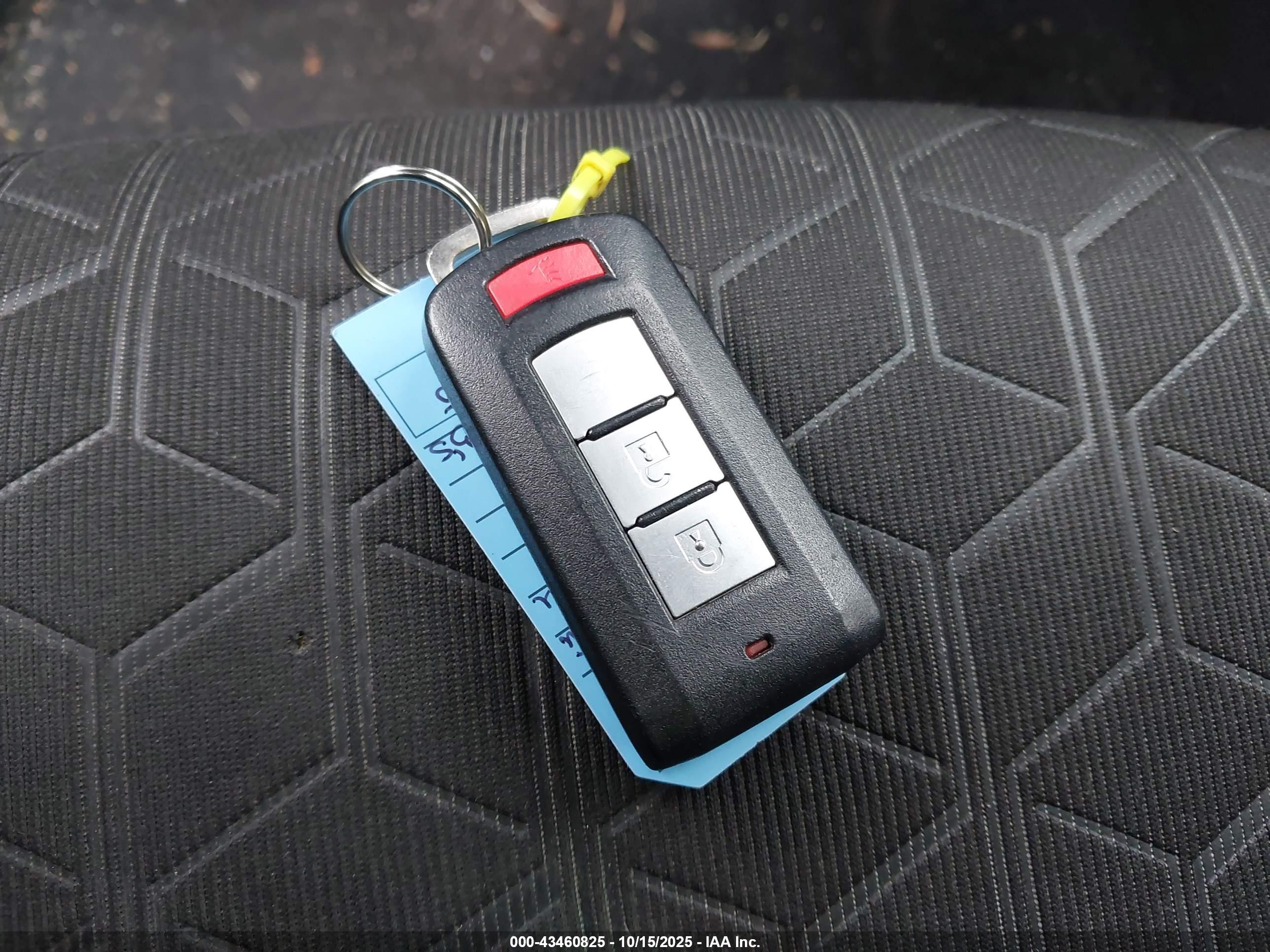 MITSUBISHI OUTLANDER image 11