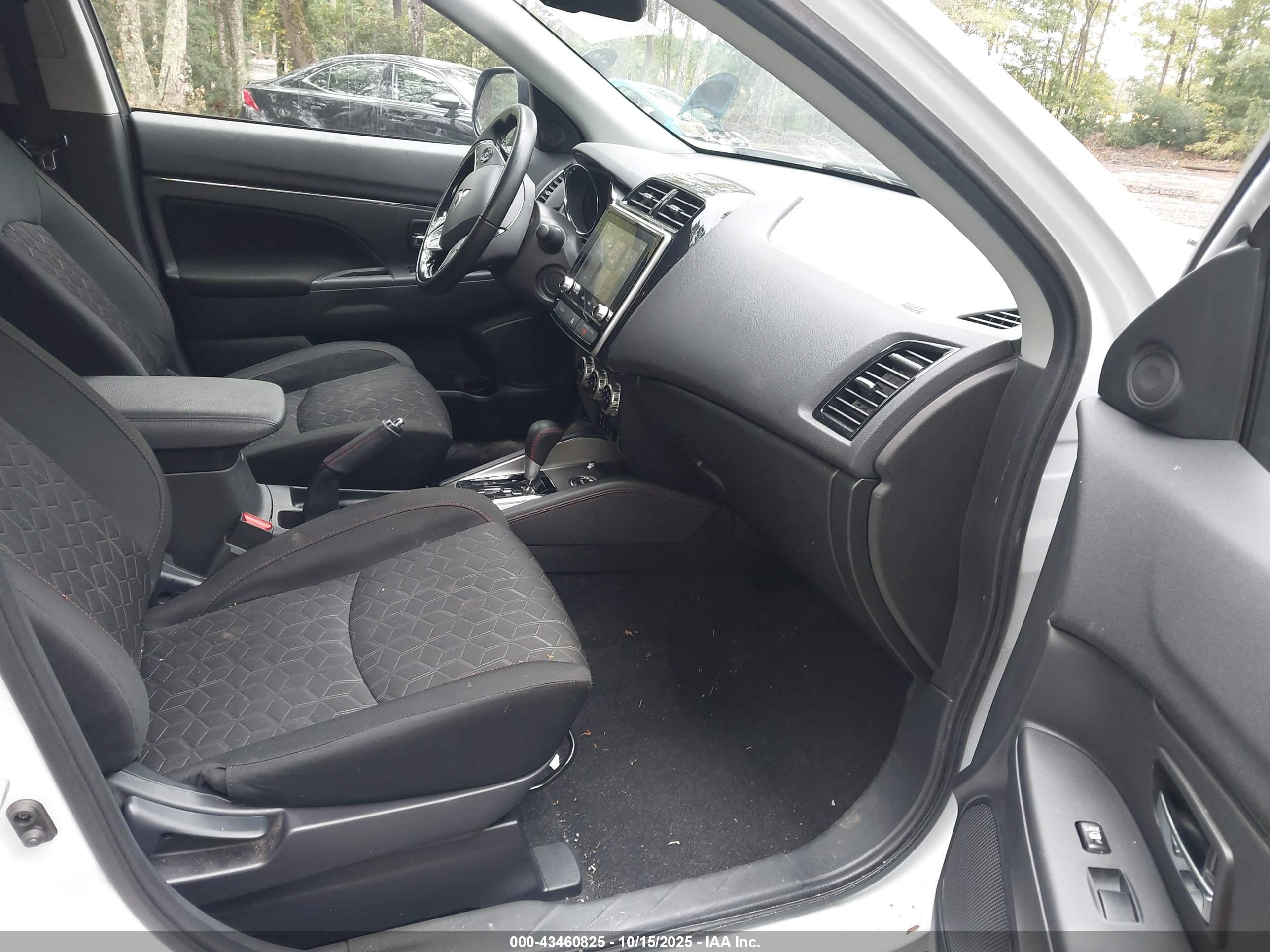 MITSUBISHI OUTLANDER image 5
