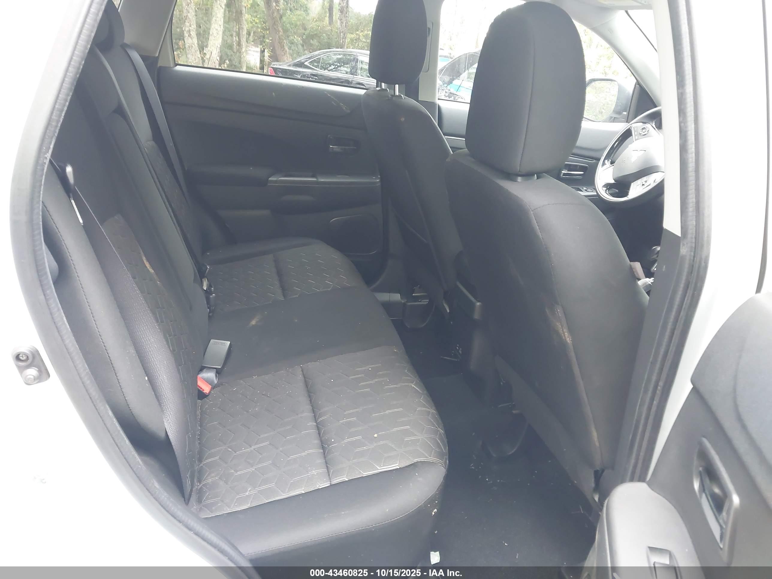 MITSUBISHI OUTLANDER image 8