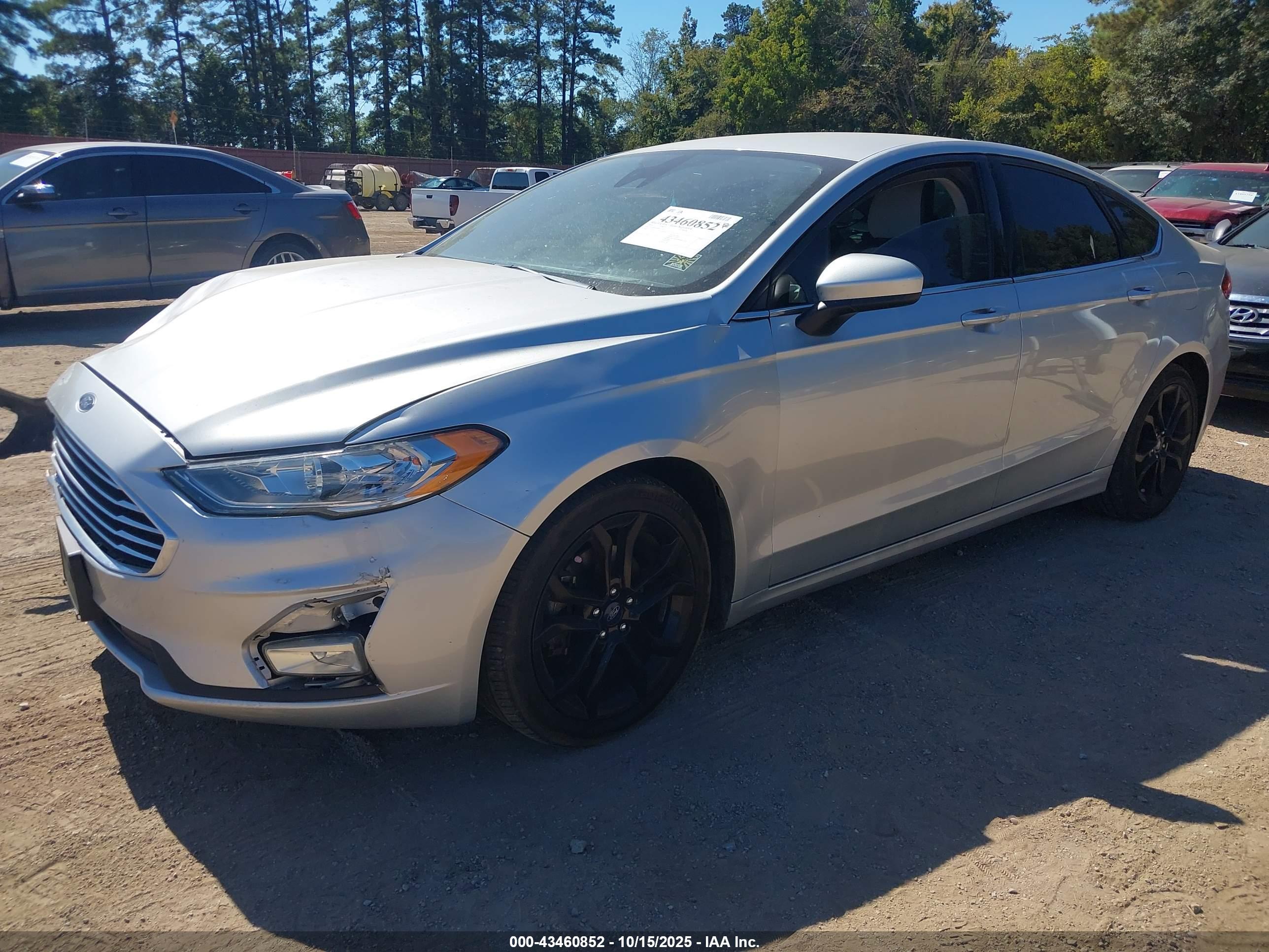 FORD FUSION image 2