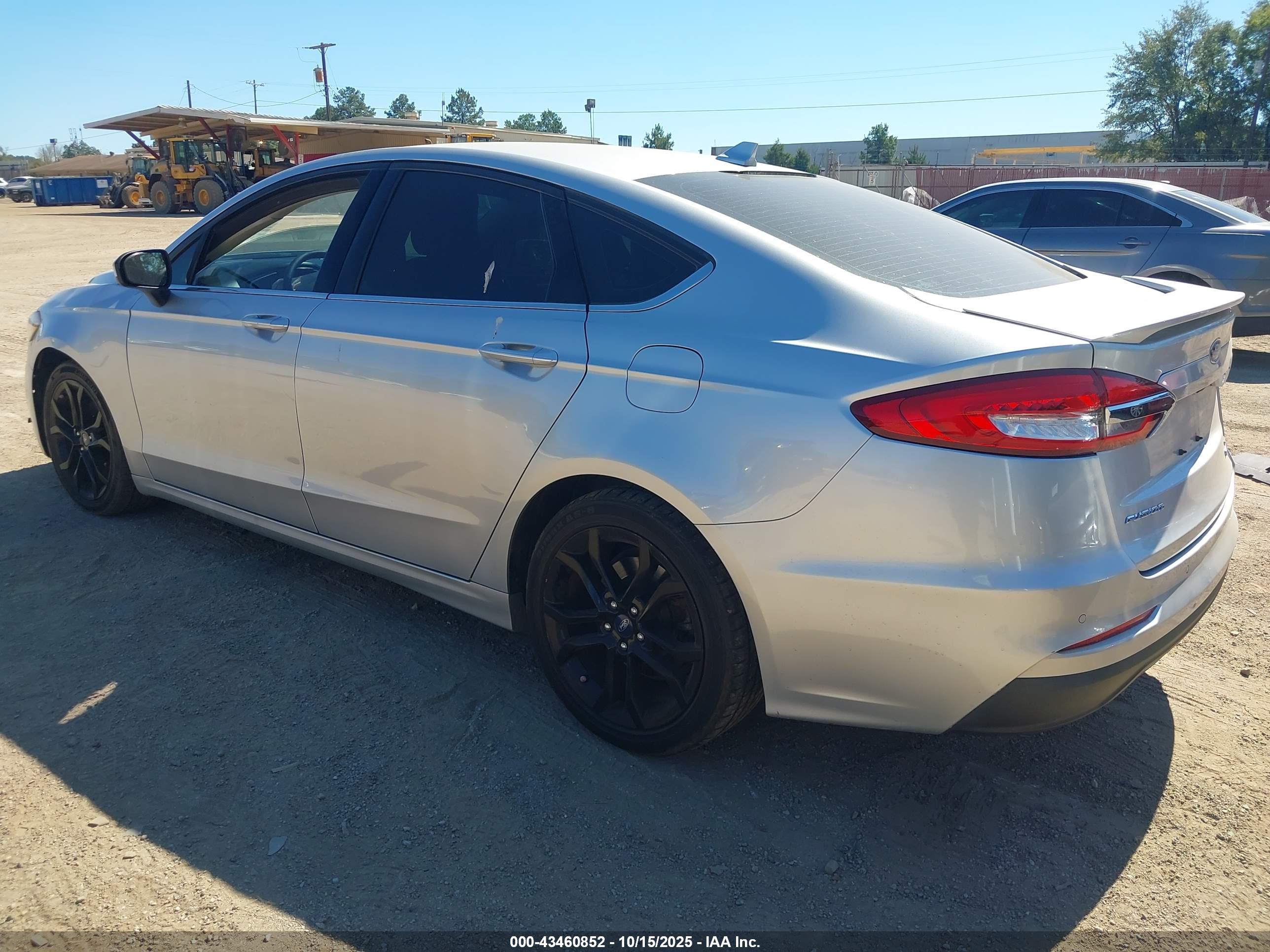 FORD FUSION image 3