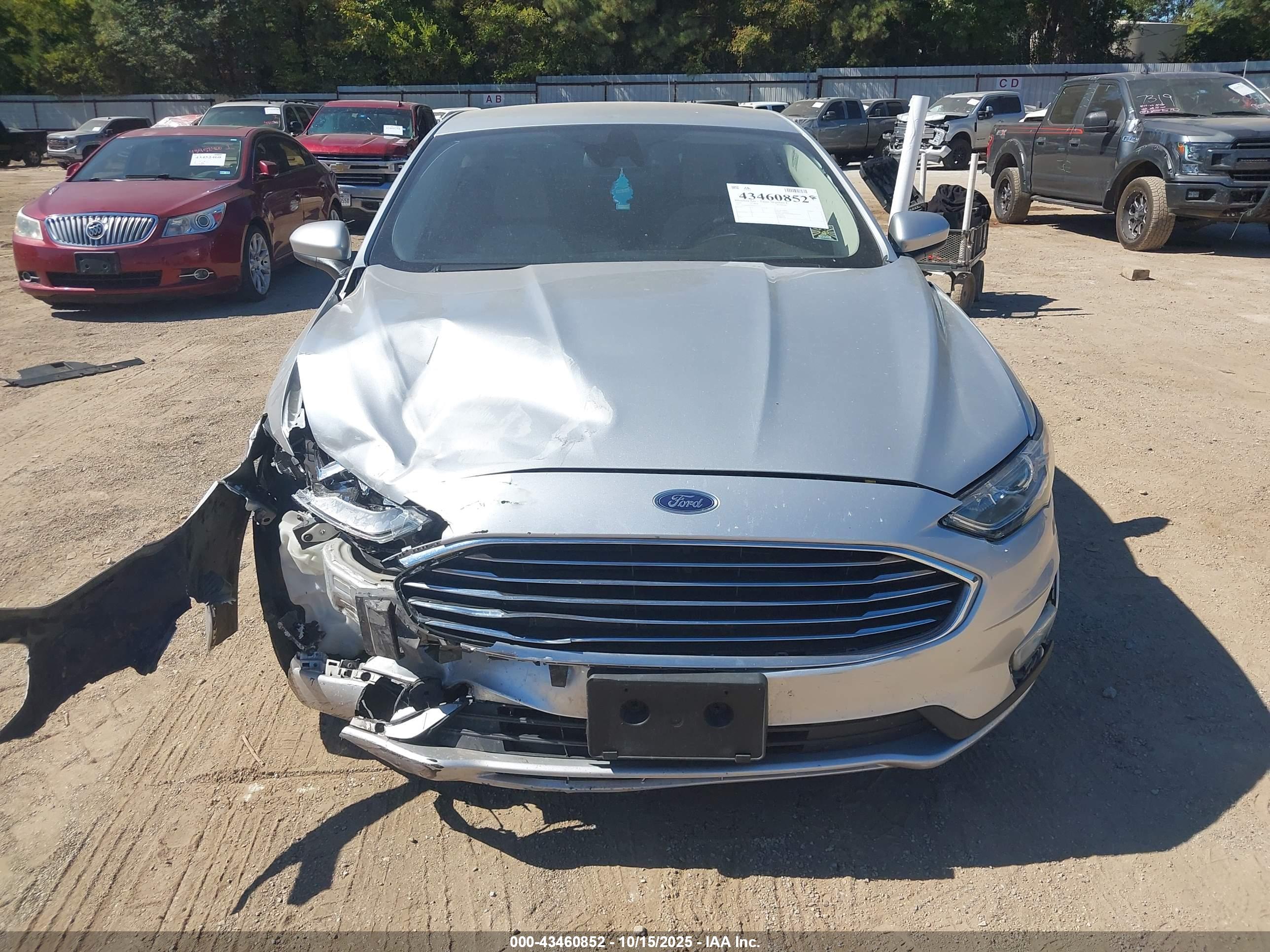 FORD FUSION image 6