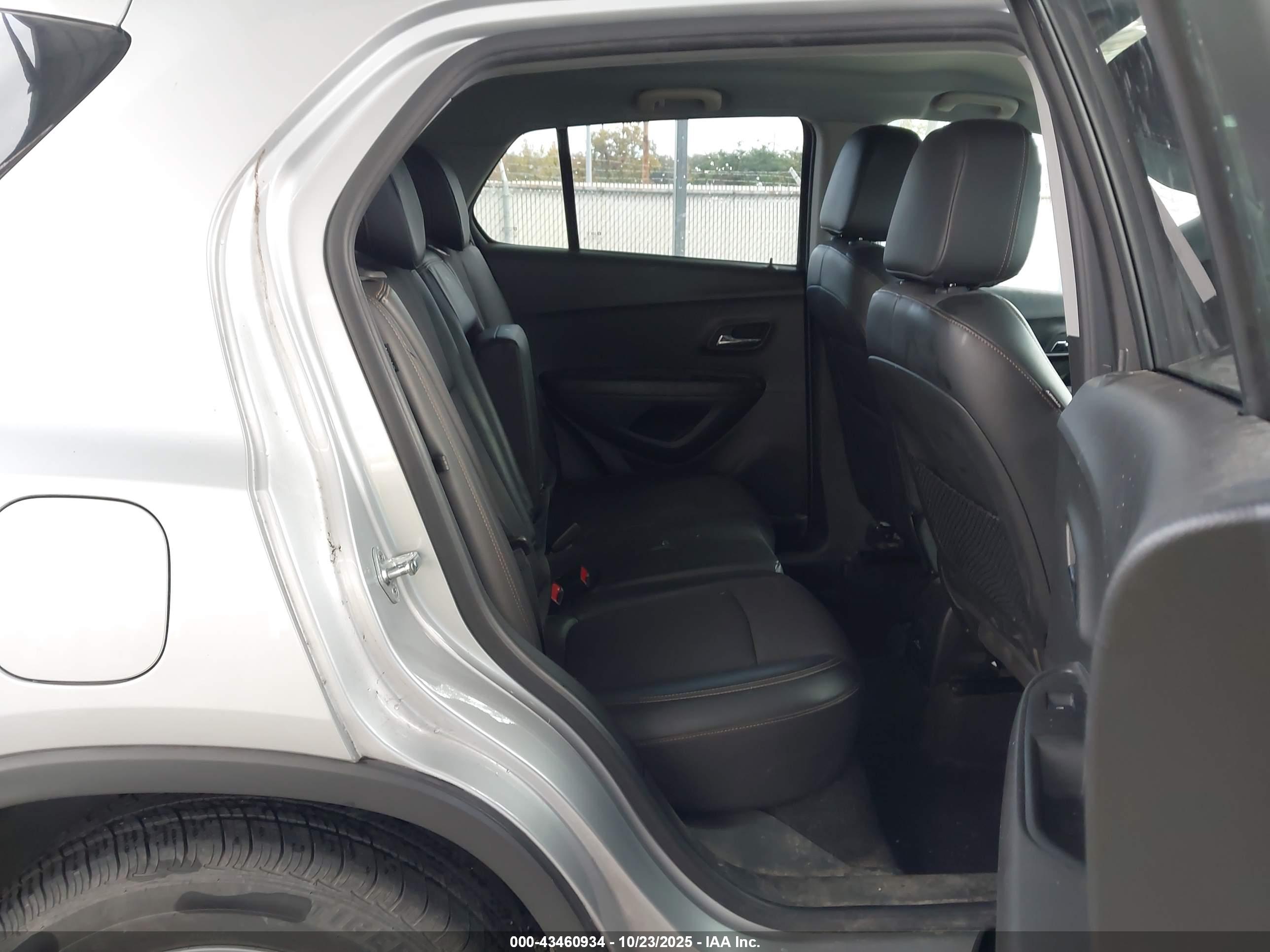 CHEVROLET TRAX image 8