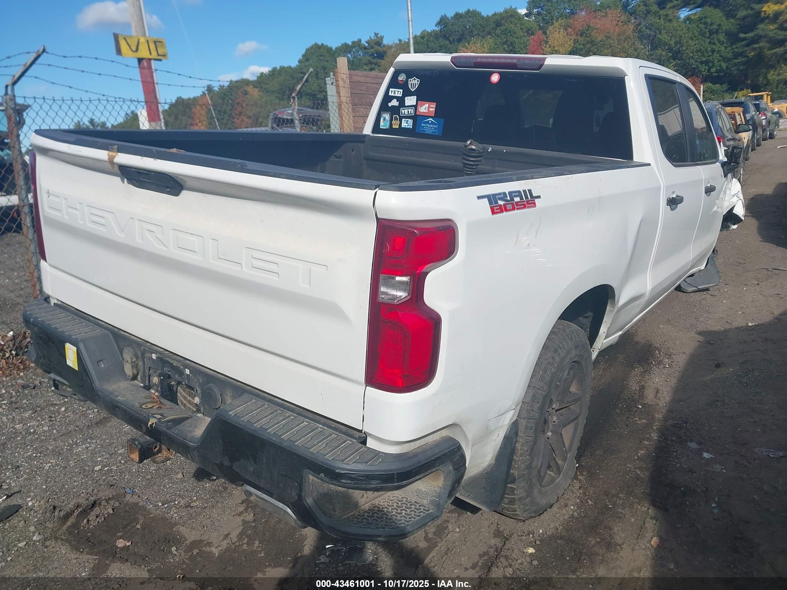 CHEVROLET SILVERADO image 4
