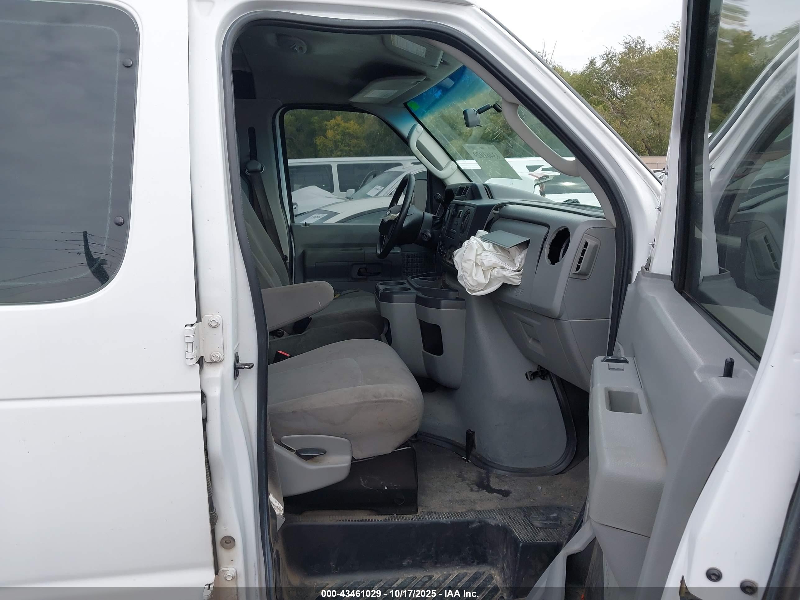 FORD E-250 image 5