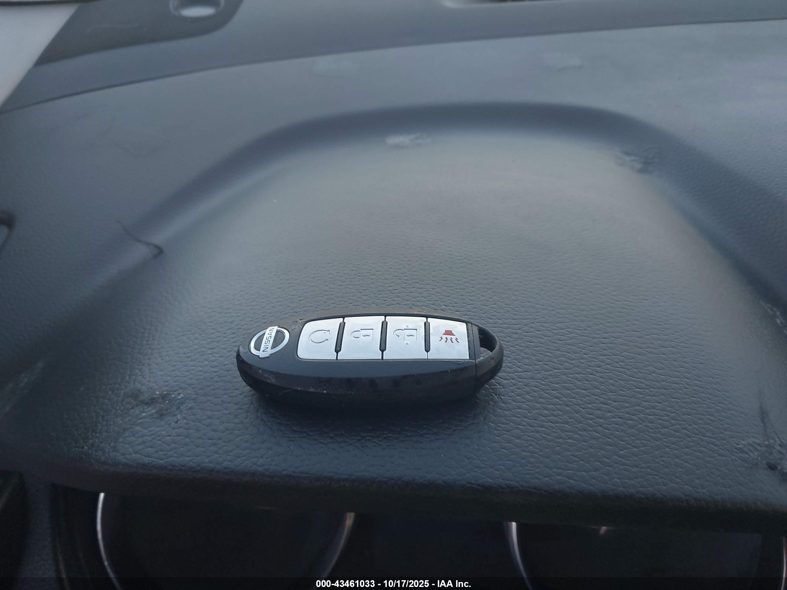 NISSAN ROGUE image 11