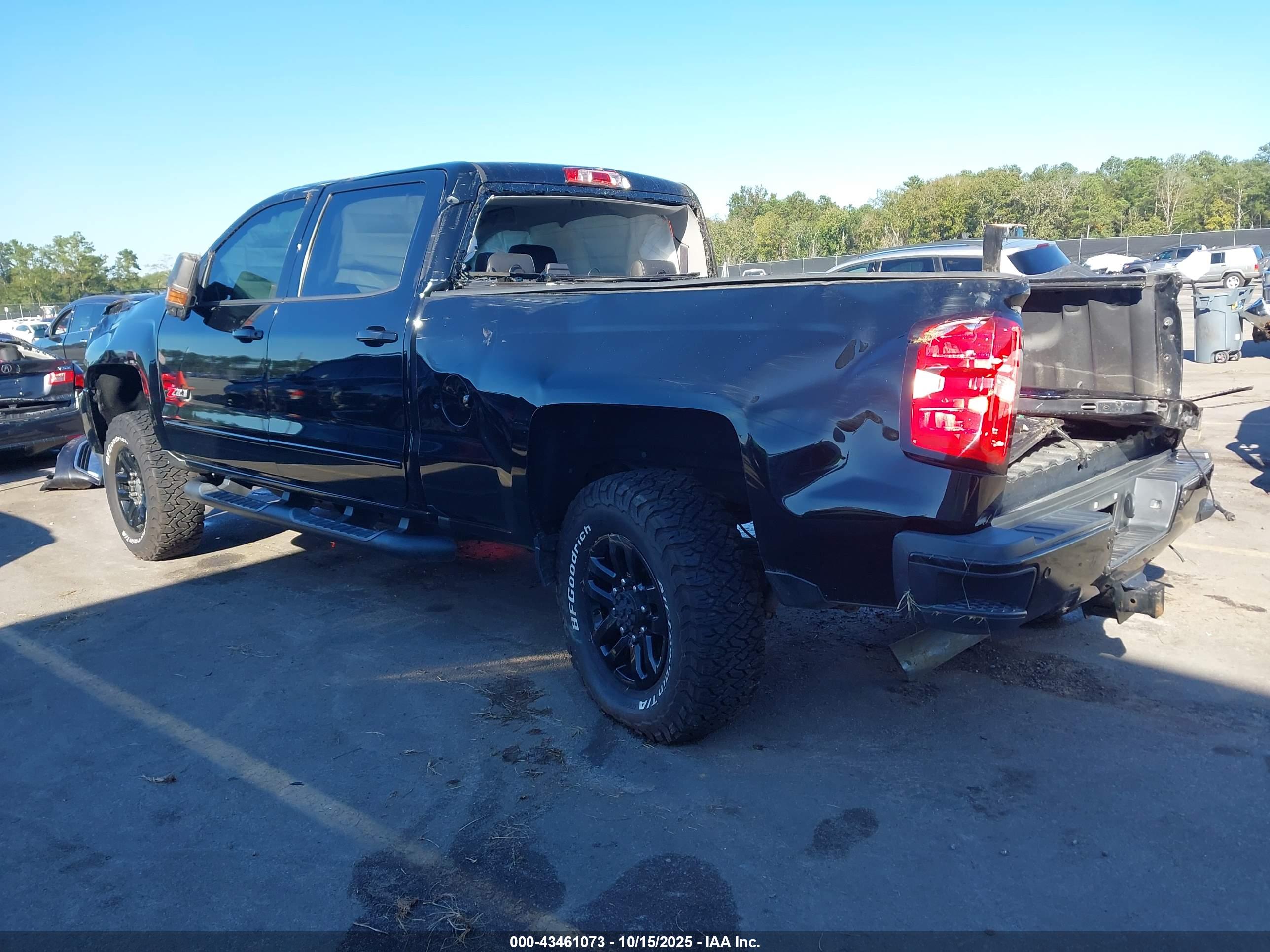 CHEVROLET SILVERADO image 3