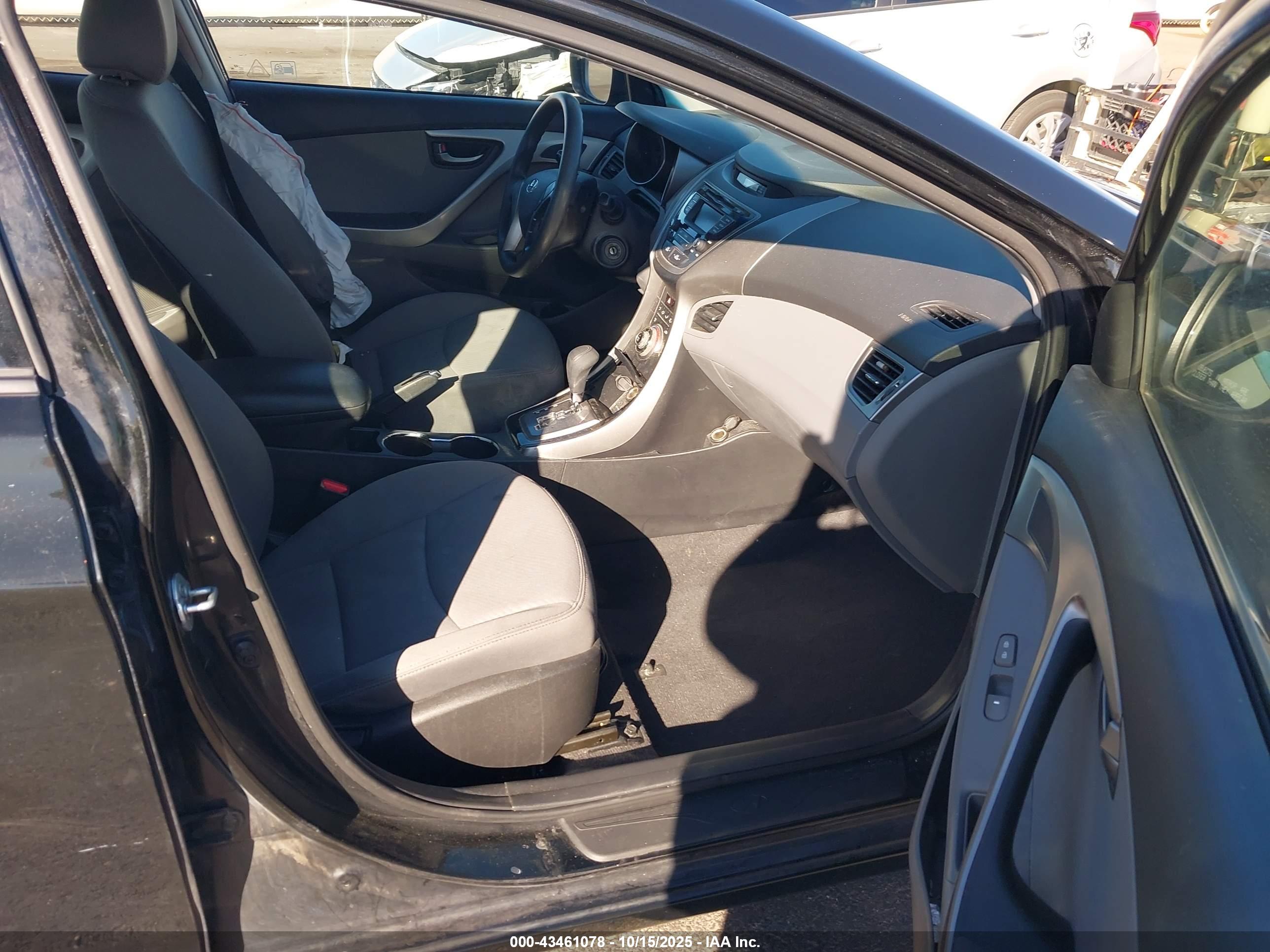 HYUNDAI ELANTRA image 5