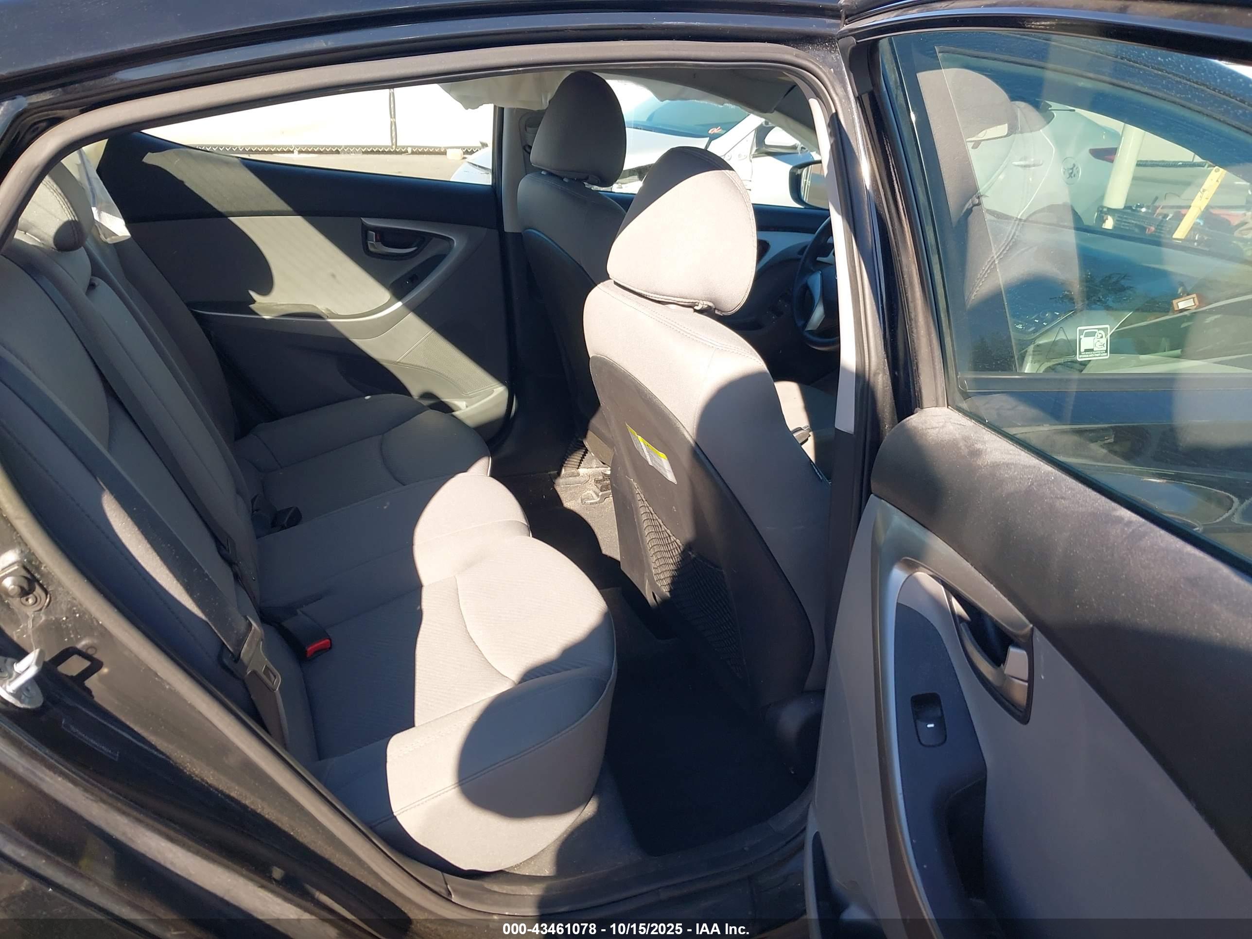 HYUNDAI ELANTRA image 8