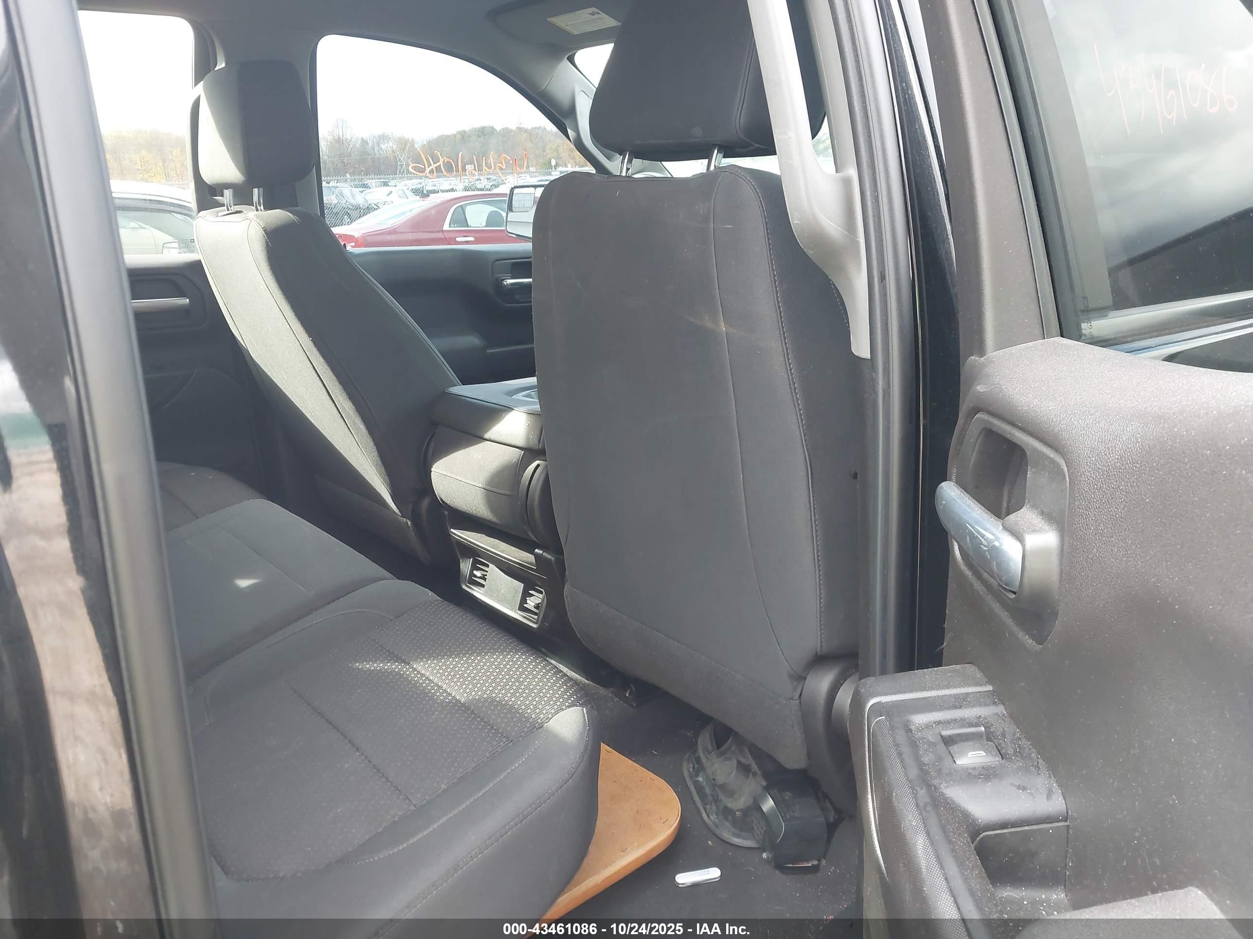 CHEVROLET SILVERADO image 8