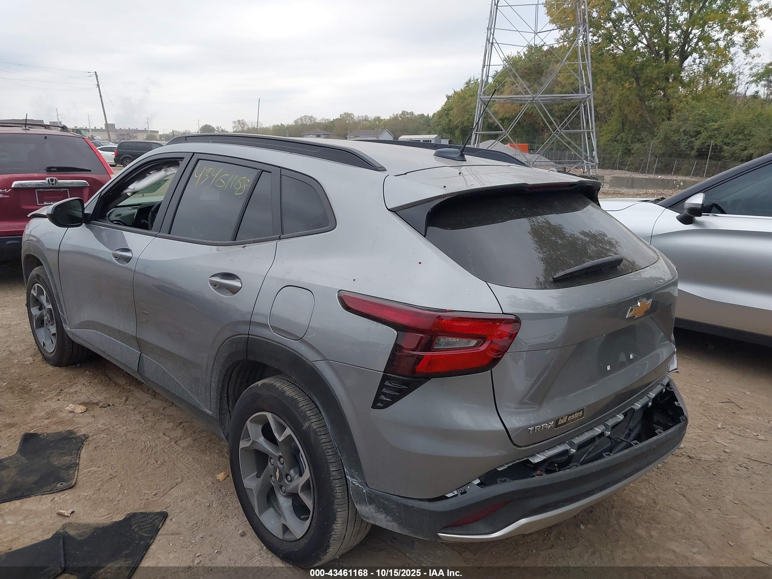 CHEVROLET TRAX image 3