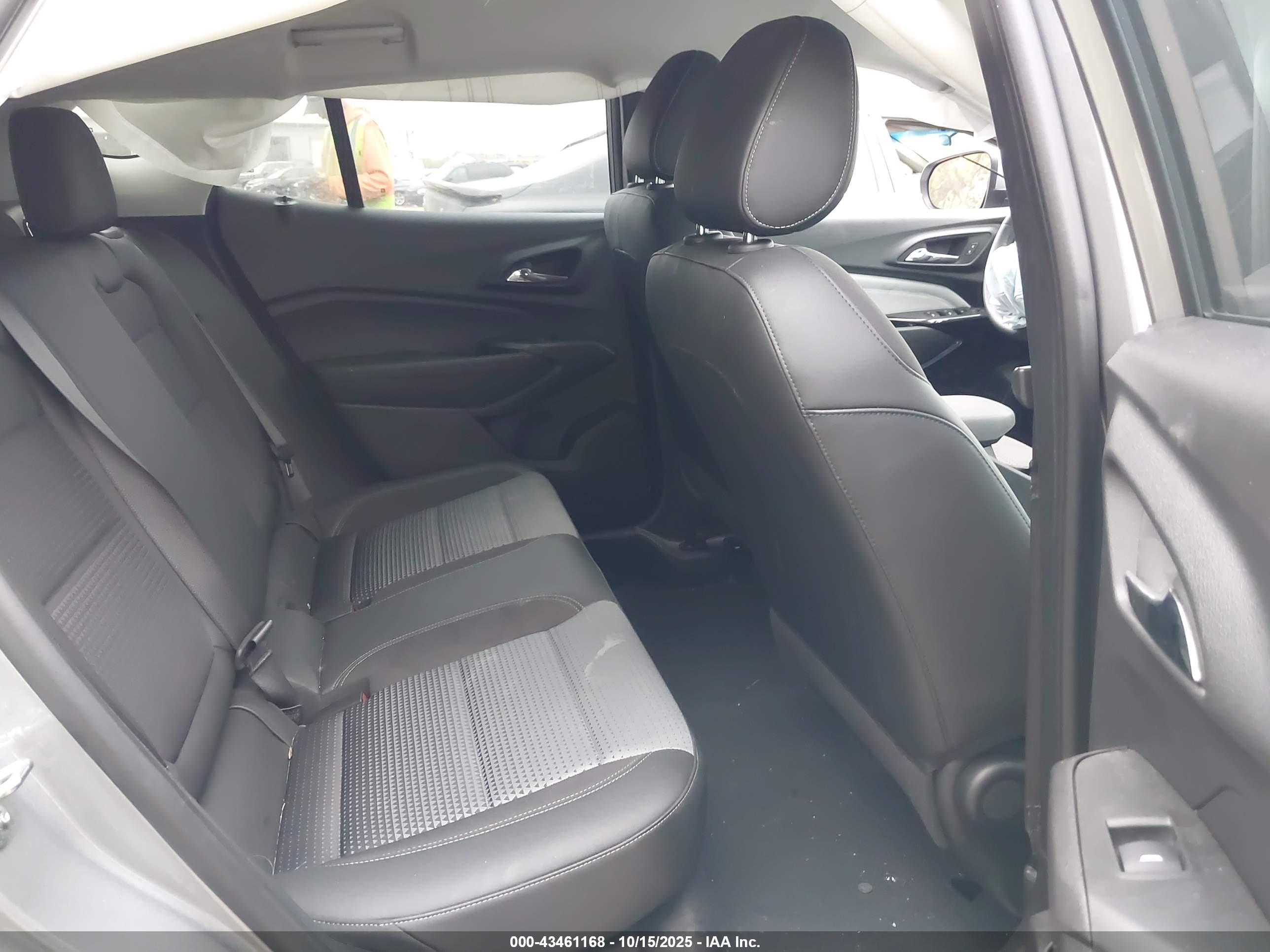 CHEVROLET TRAX image 8