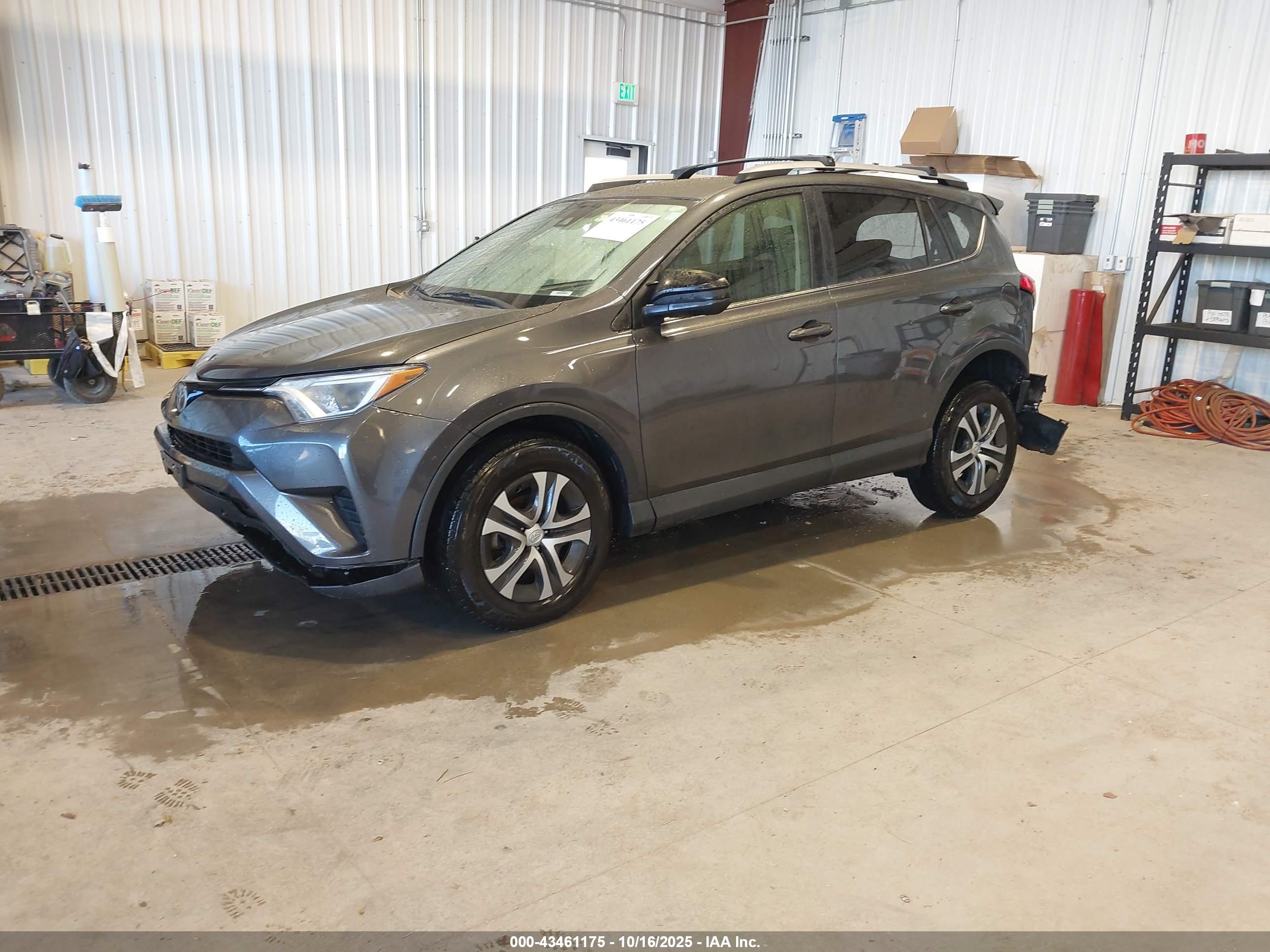 TOYOTA RAV4 image 2