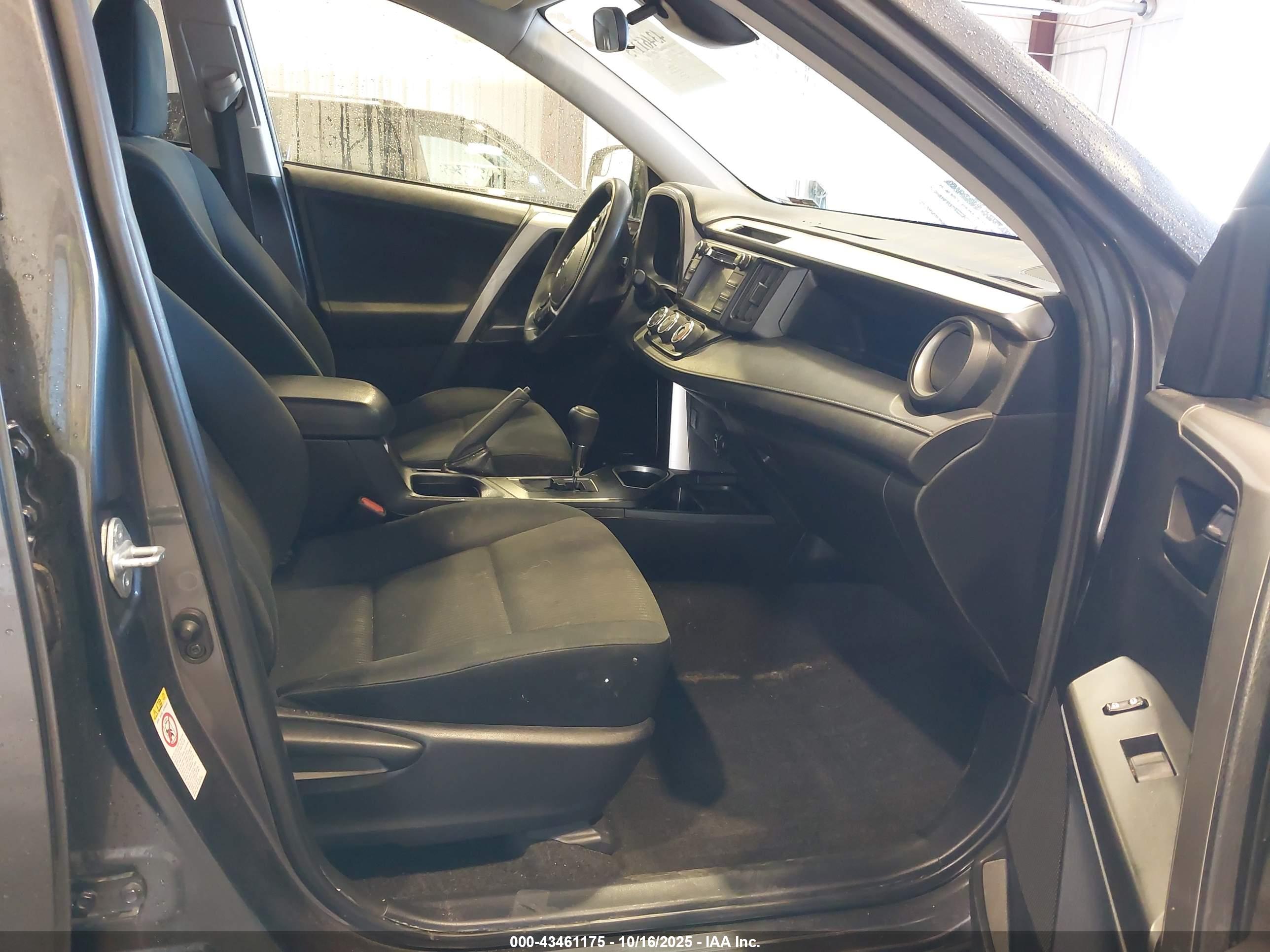 TOYOTA RAV4 image 5