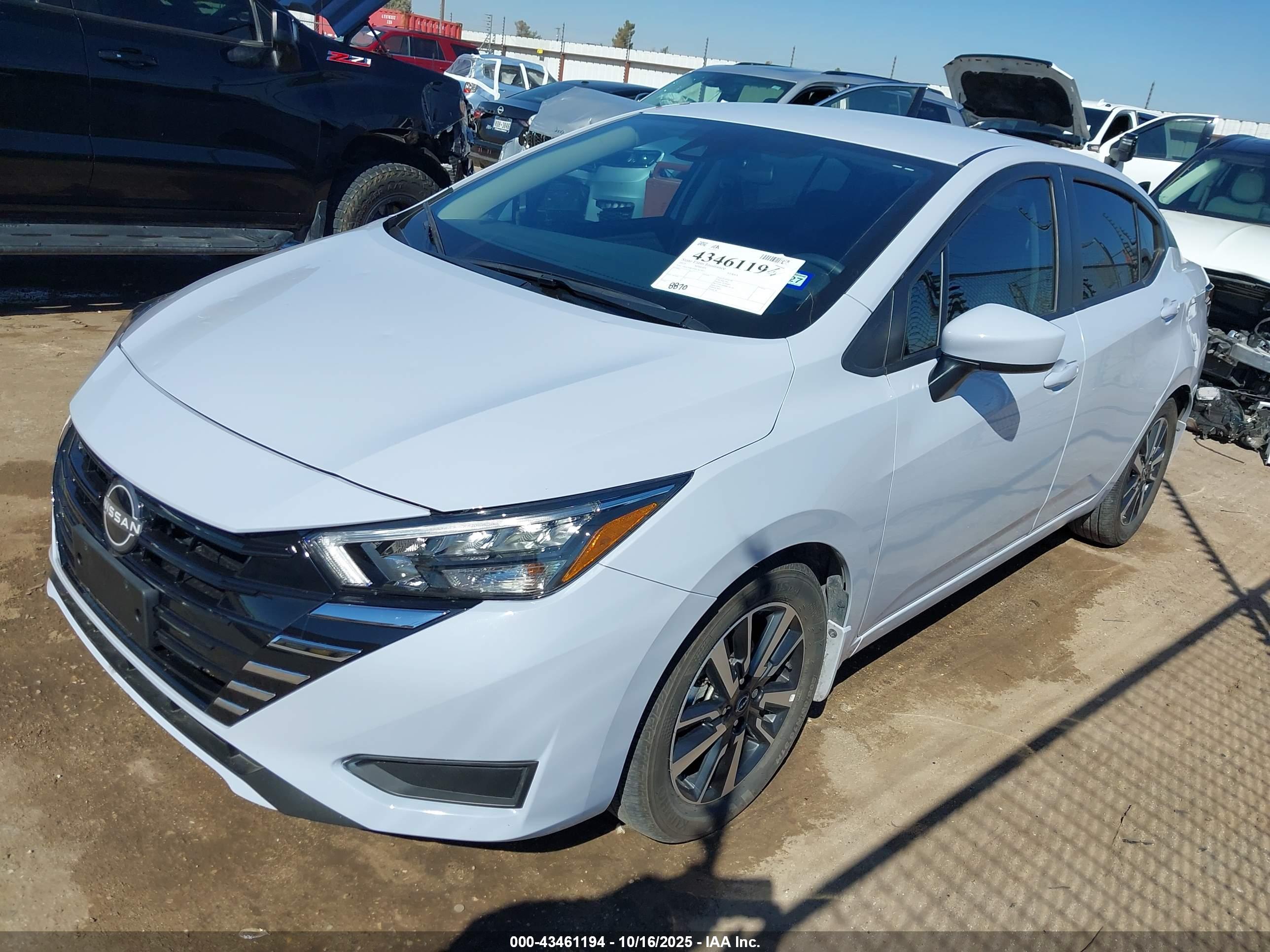 NISSAN VERSA image 2