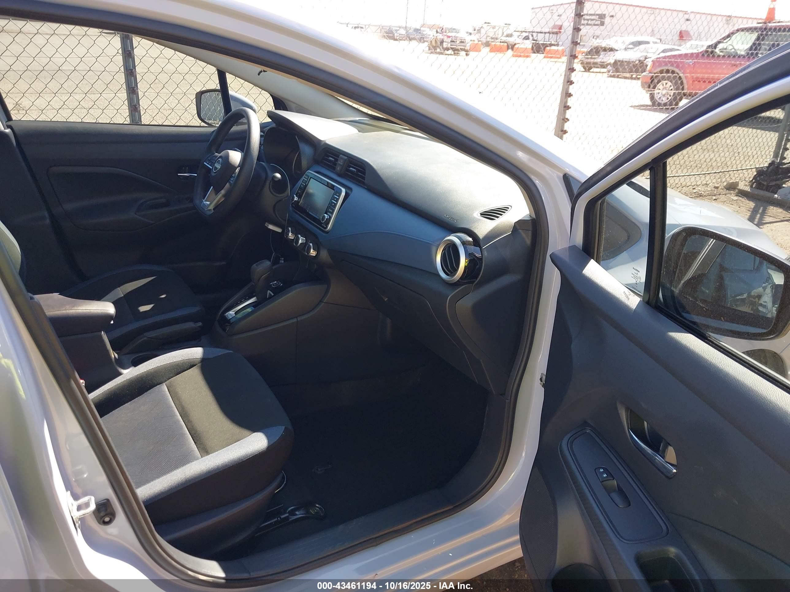 NISSAN VERSA image 5