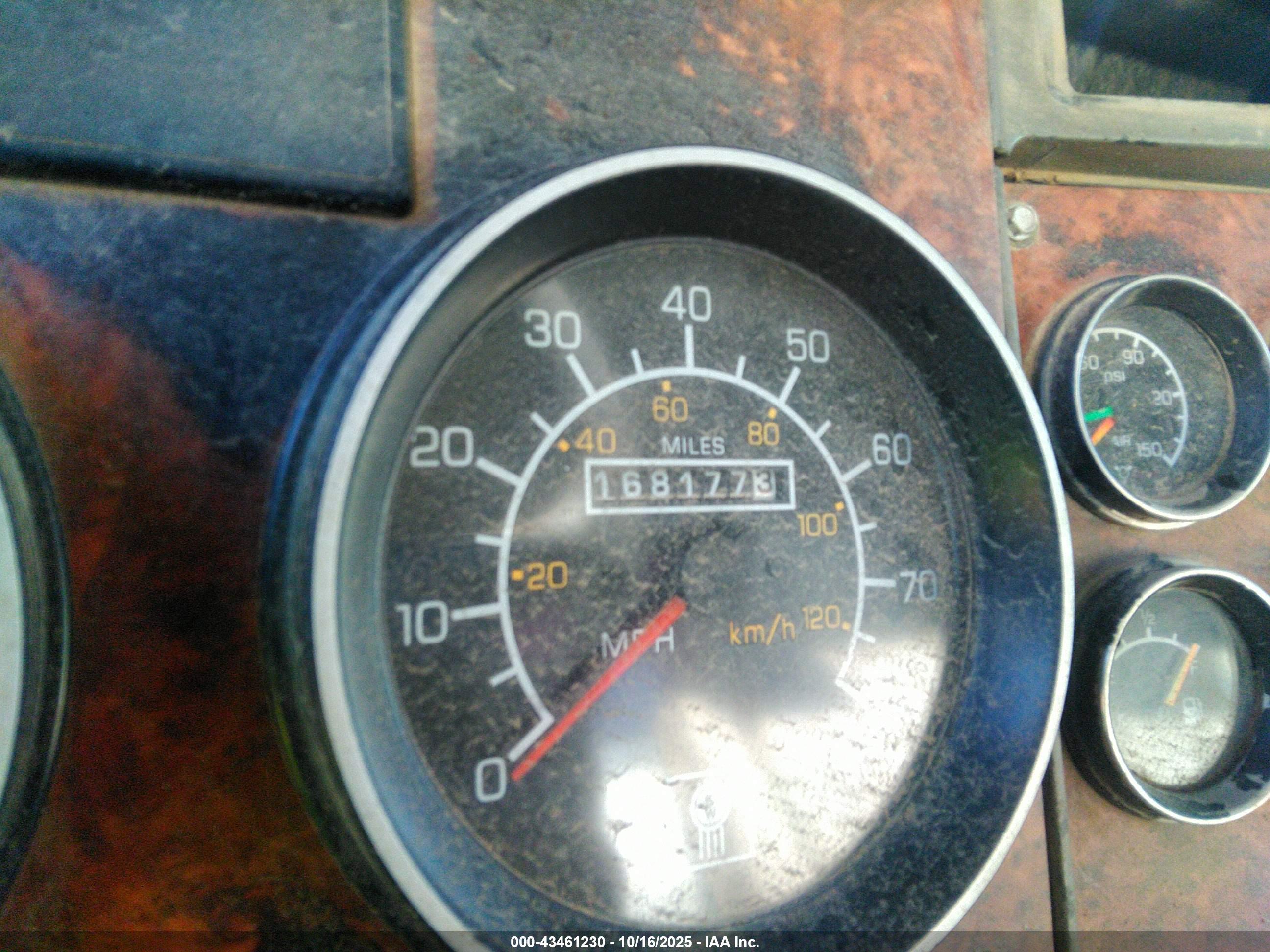 KENWORTH CONSTRUCTION image 6