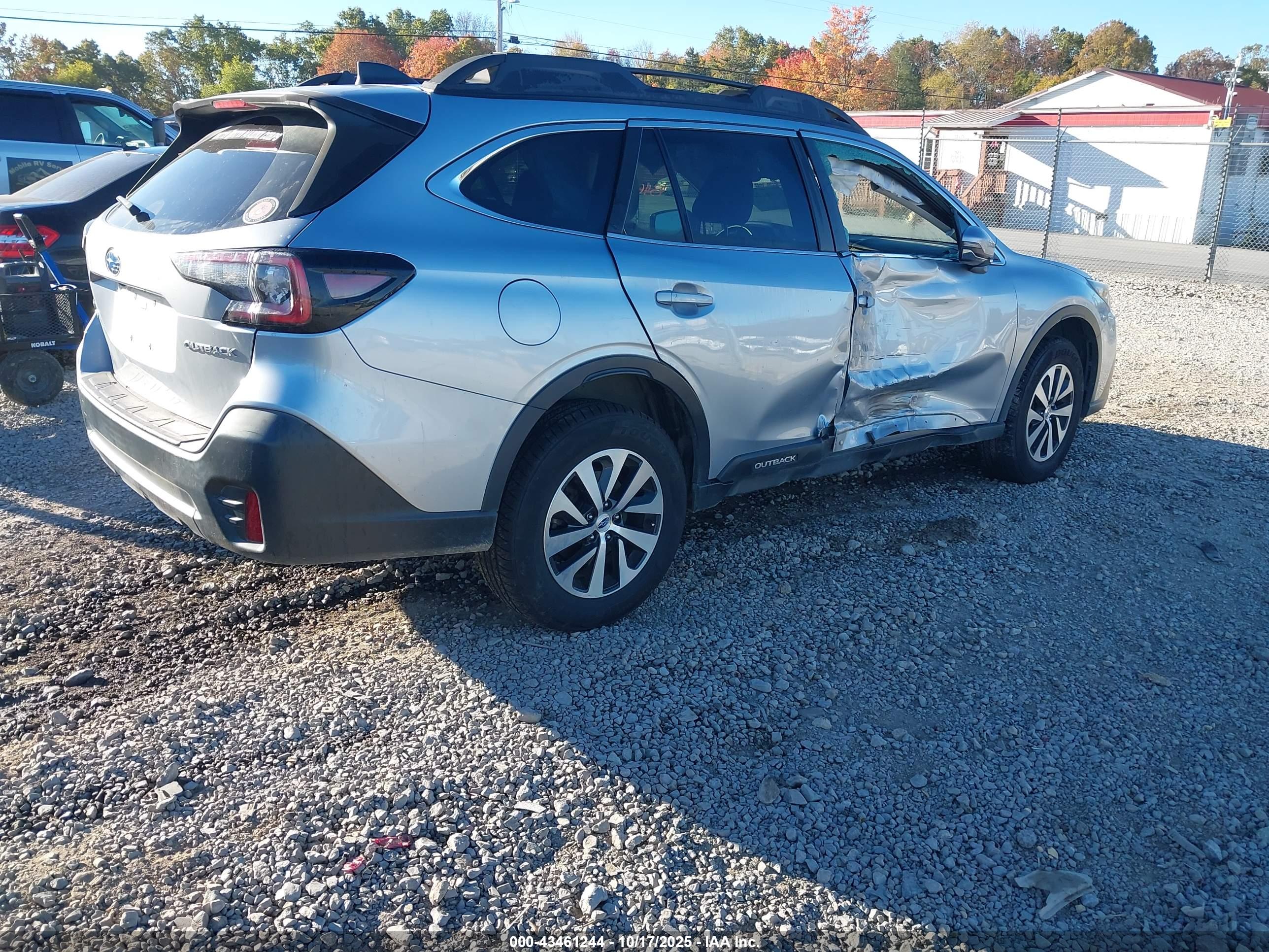 SUBARU OUTBACK image 4