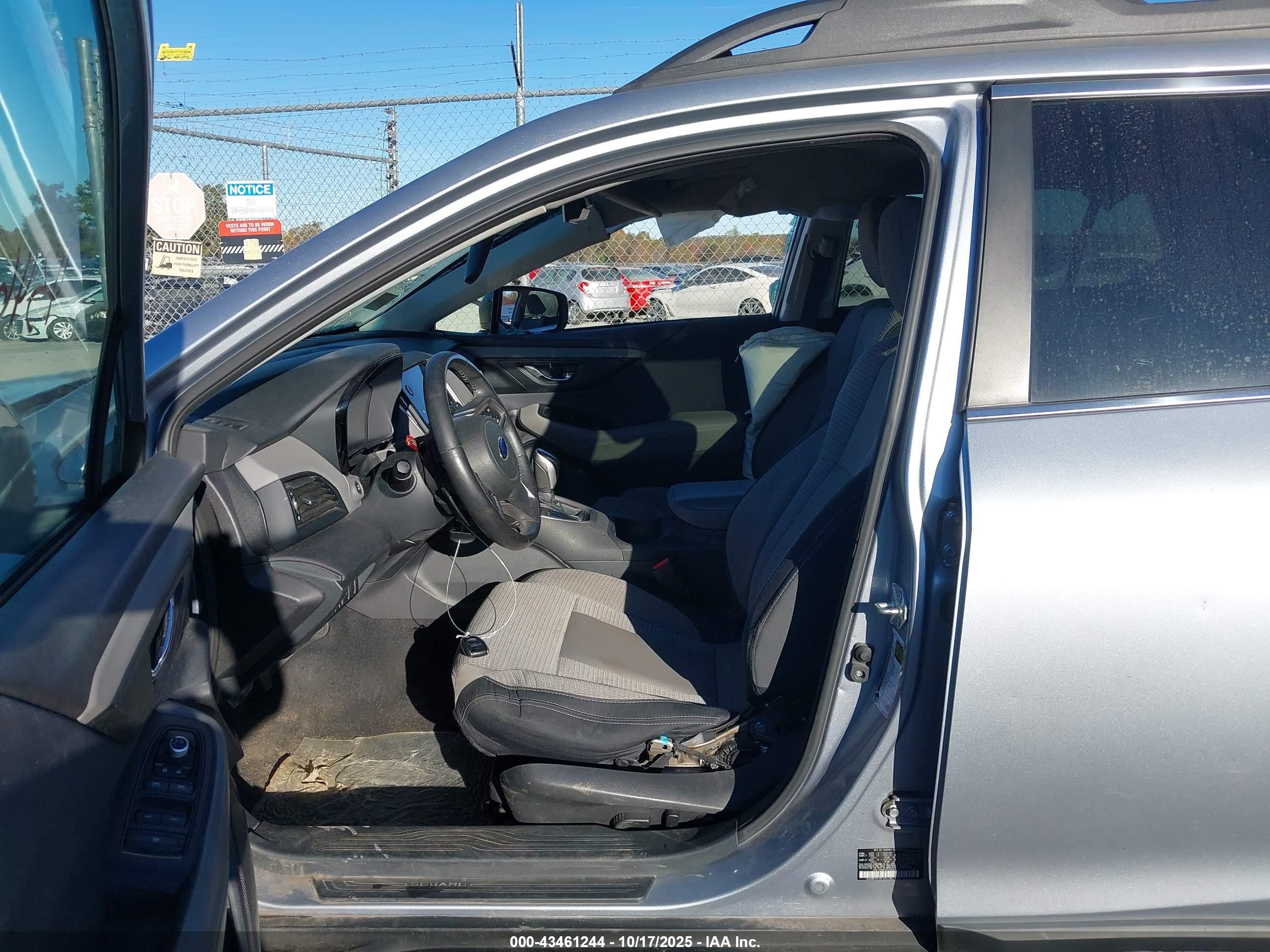 SUBARU OUTBACK image 5