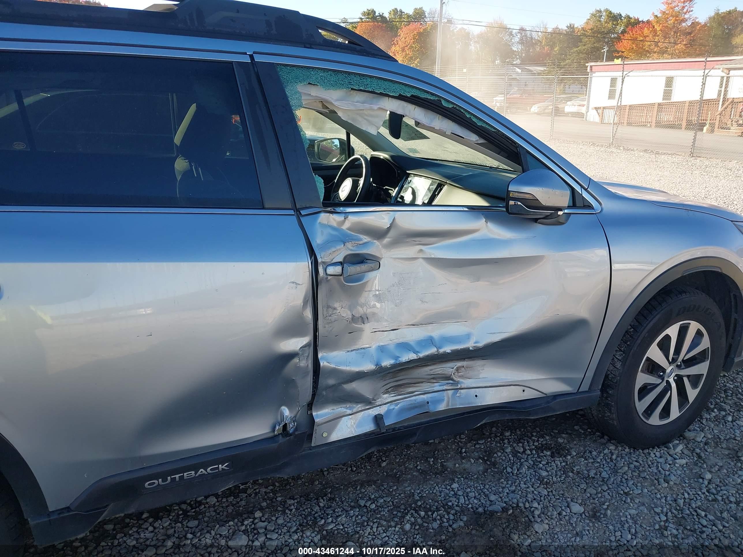 SUBARU OUTBACK image 6