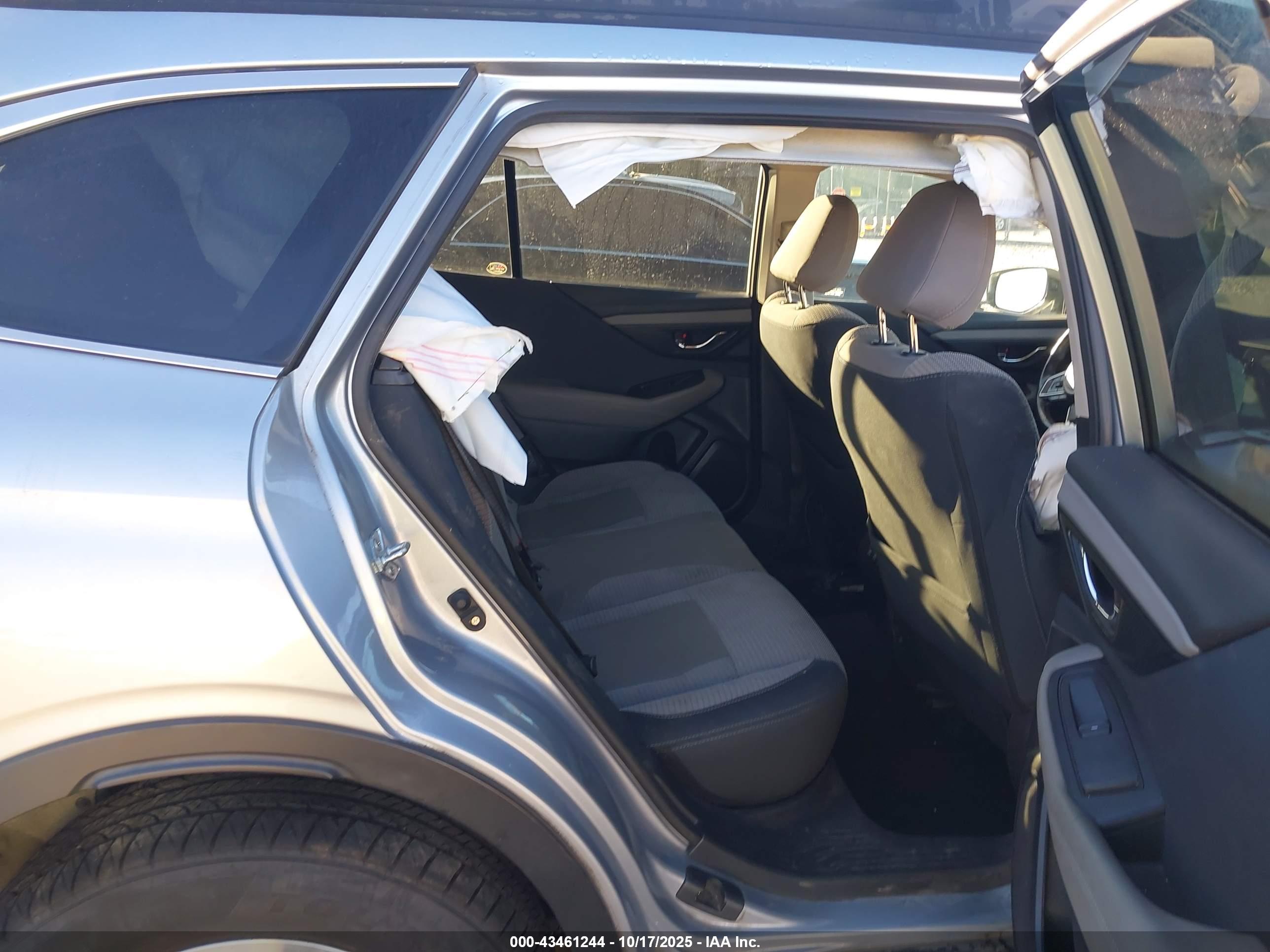 SUBARU OUTBACK image 8
