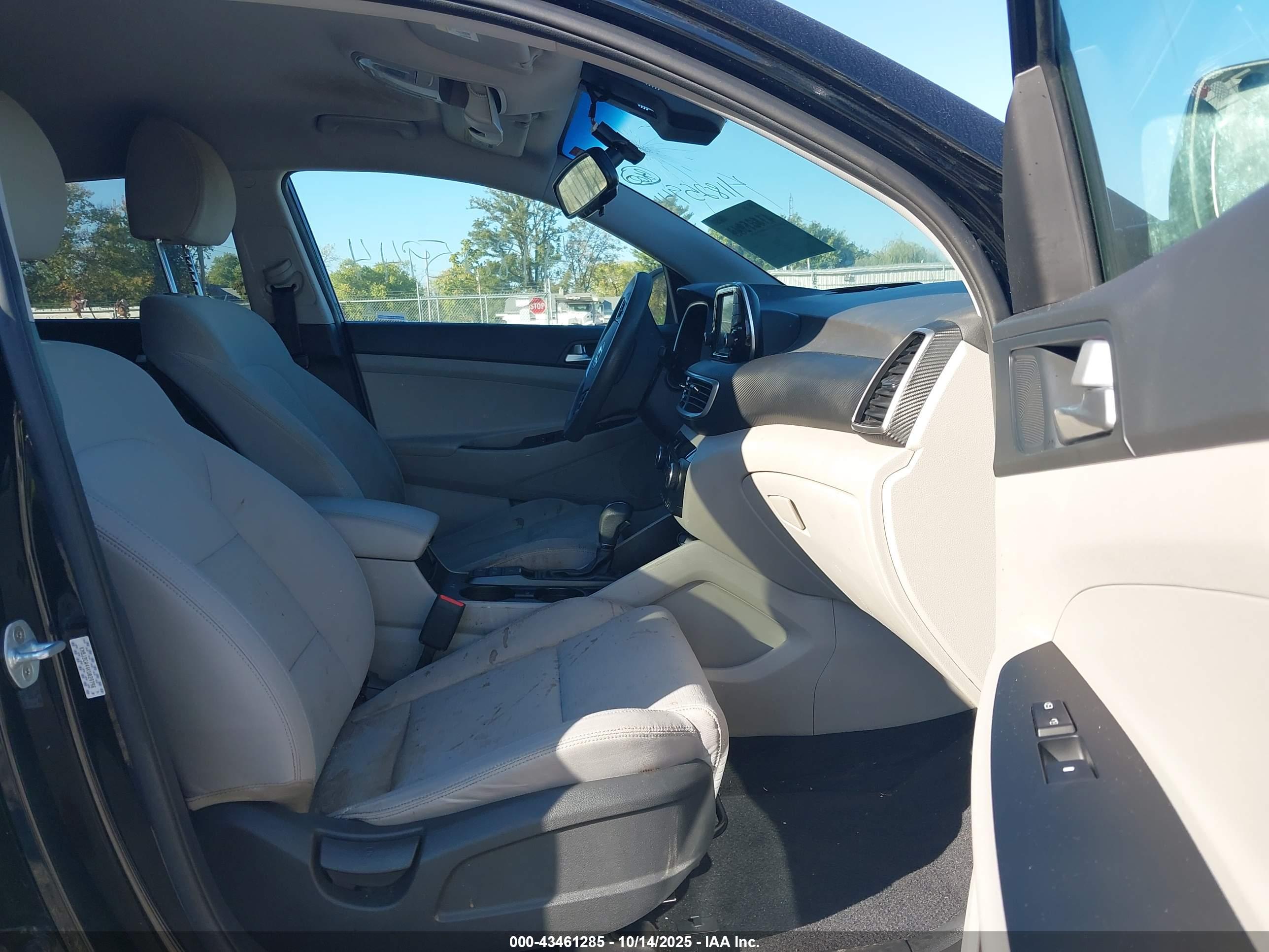 HYUNDAI TUCSON image 5