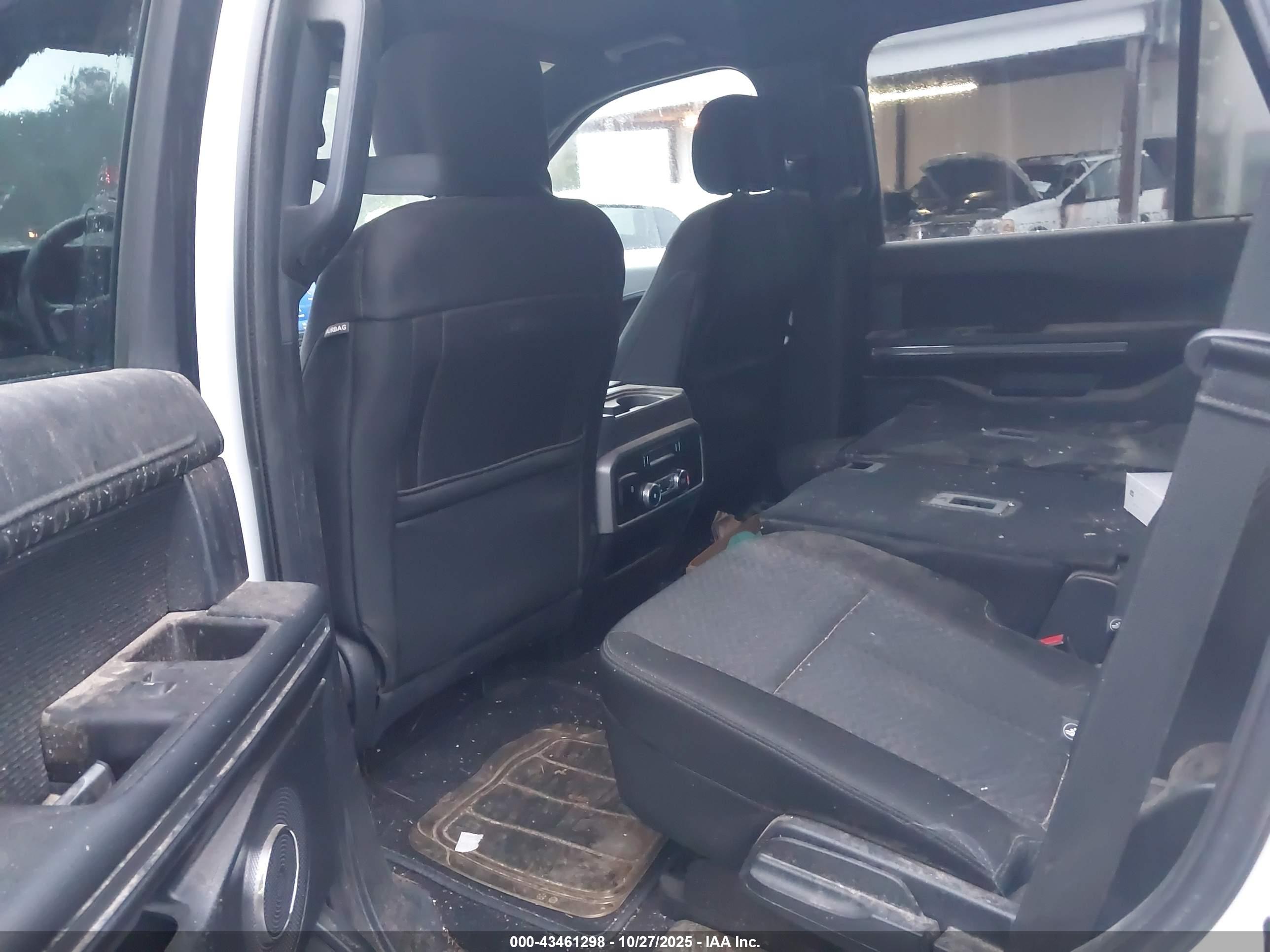 FORD EXPEDITION image 8