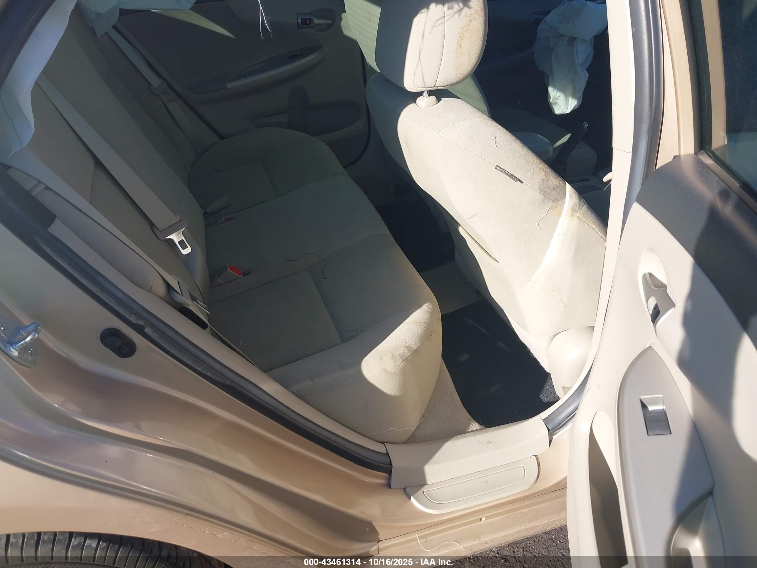 TOYOTA COROLLA image 8