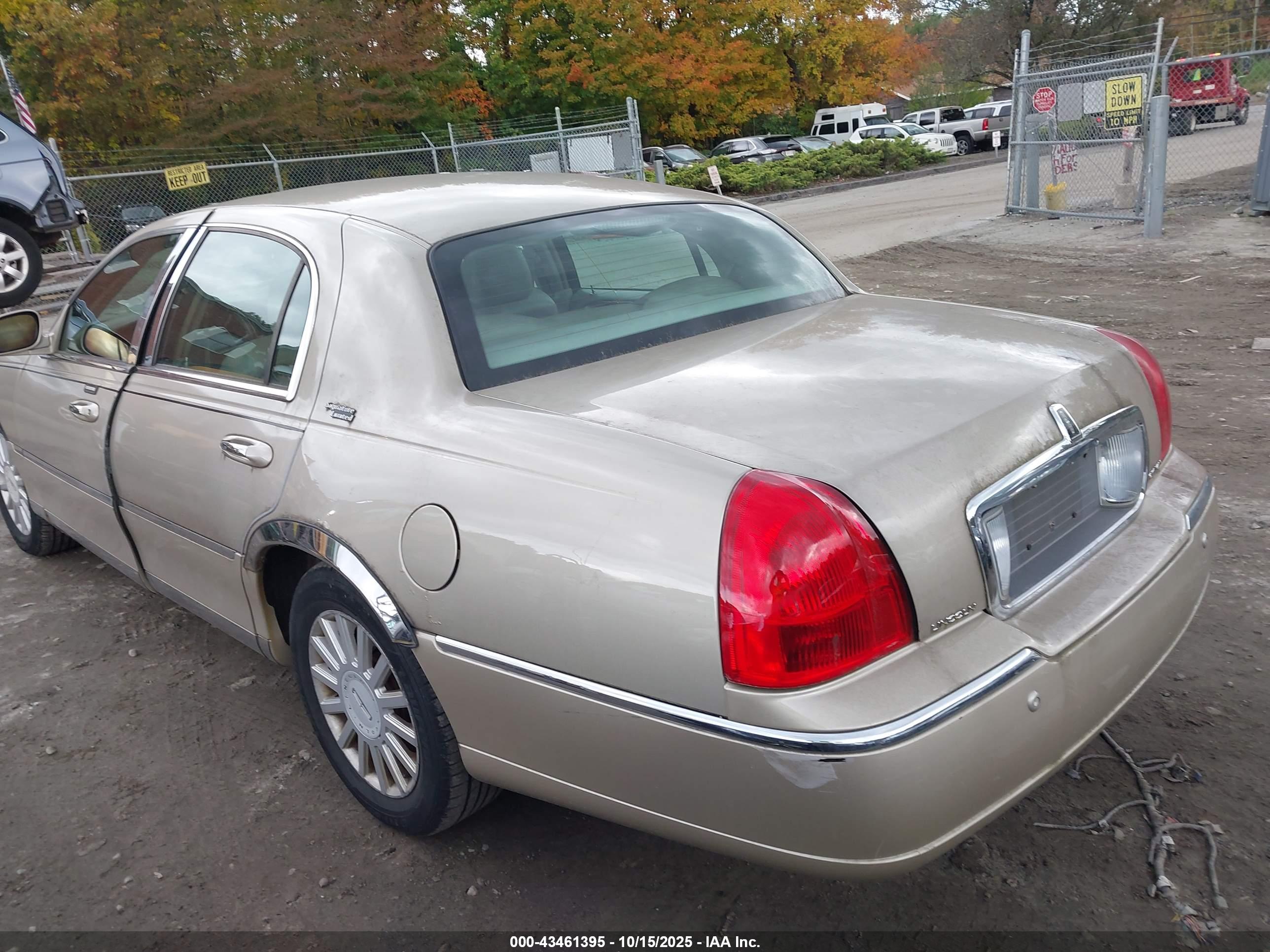 LINCOLN TOWN image 3