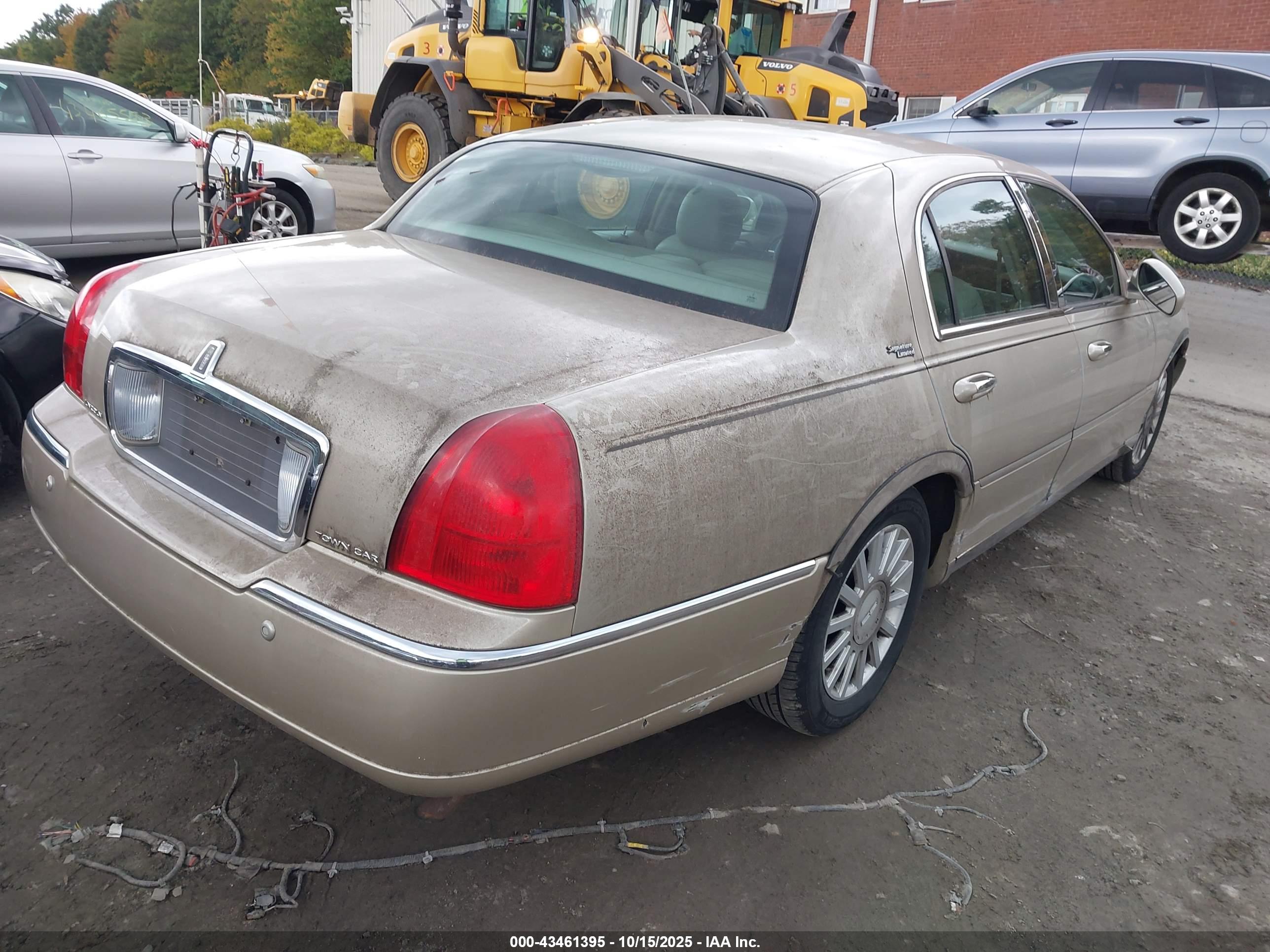 LINCOLN TOWN image 4