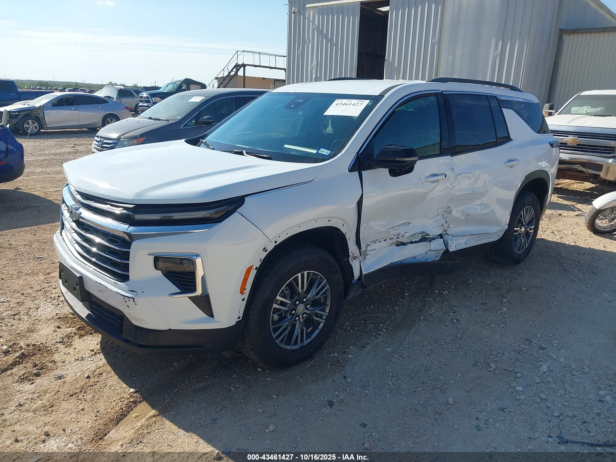 CHEVROLET TRAVERSE image 2