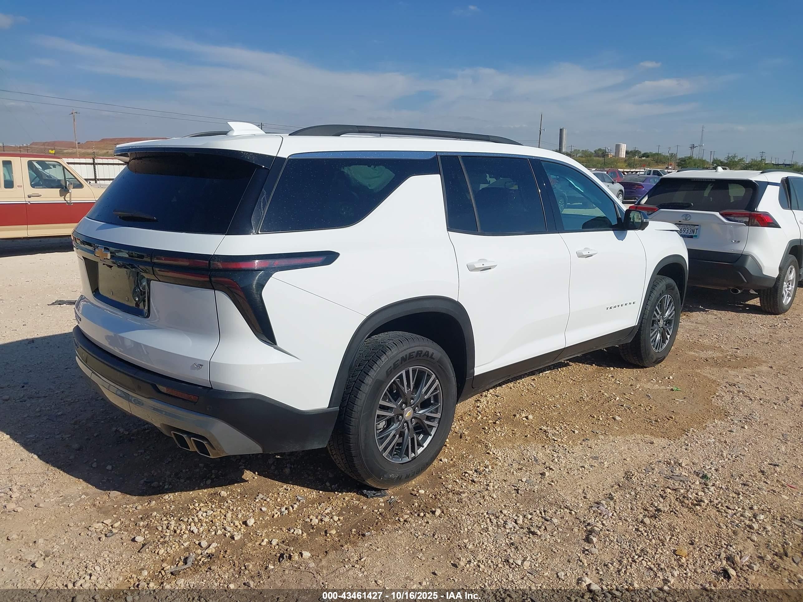 CHEVROLET TRAVERSE image 4