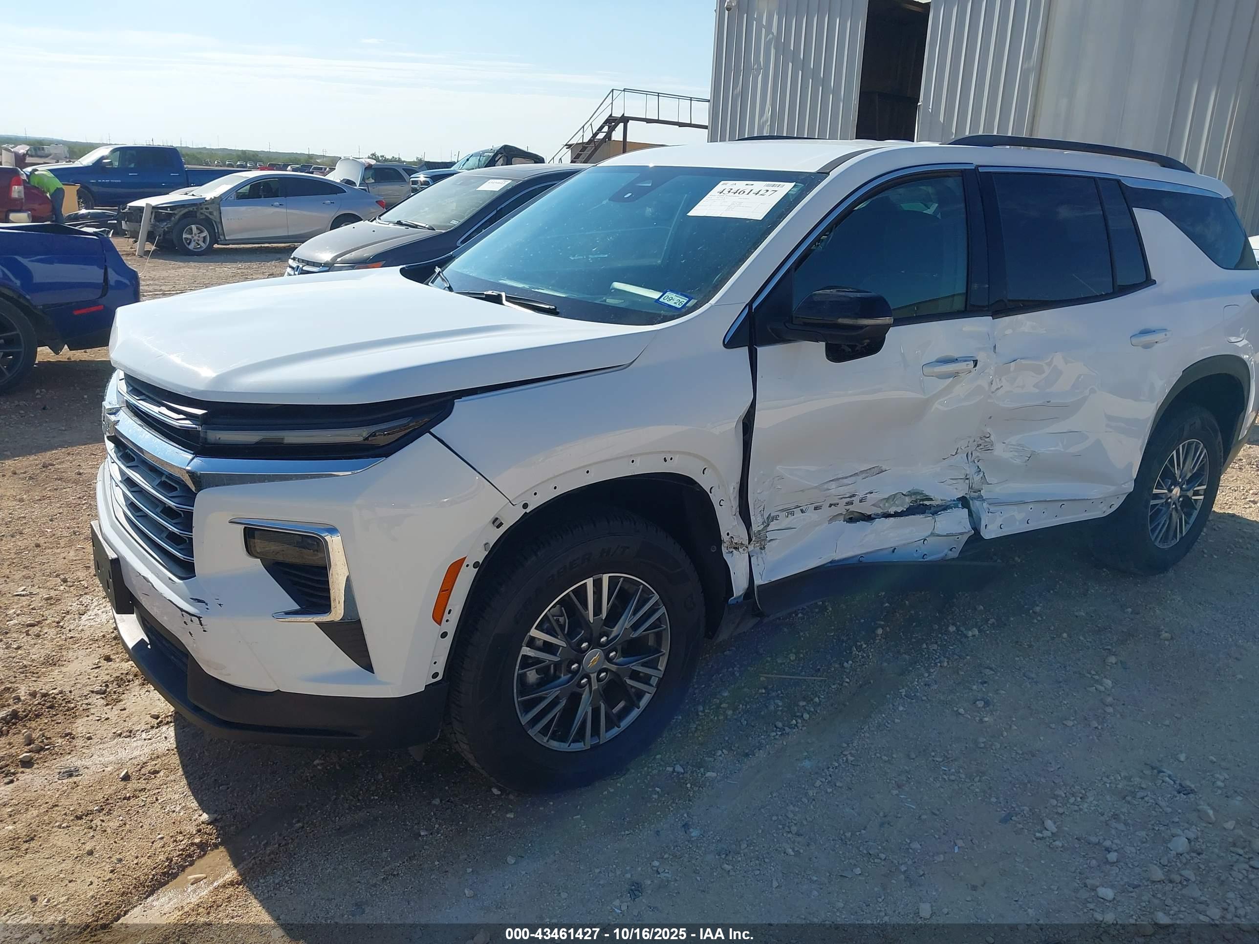 CHEVROLET TRAVERSE image 6