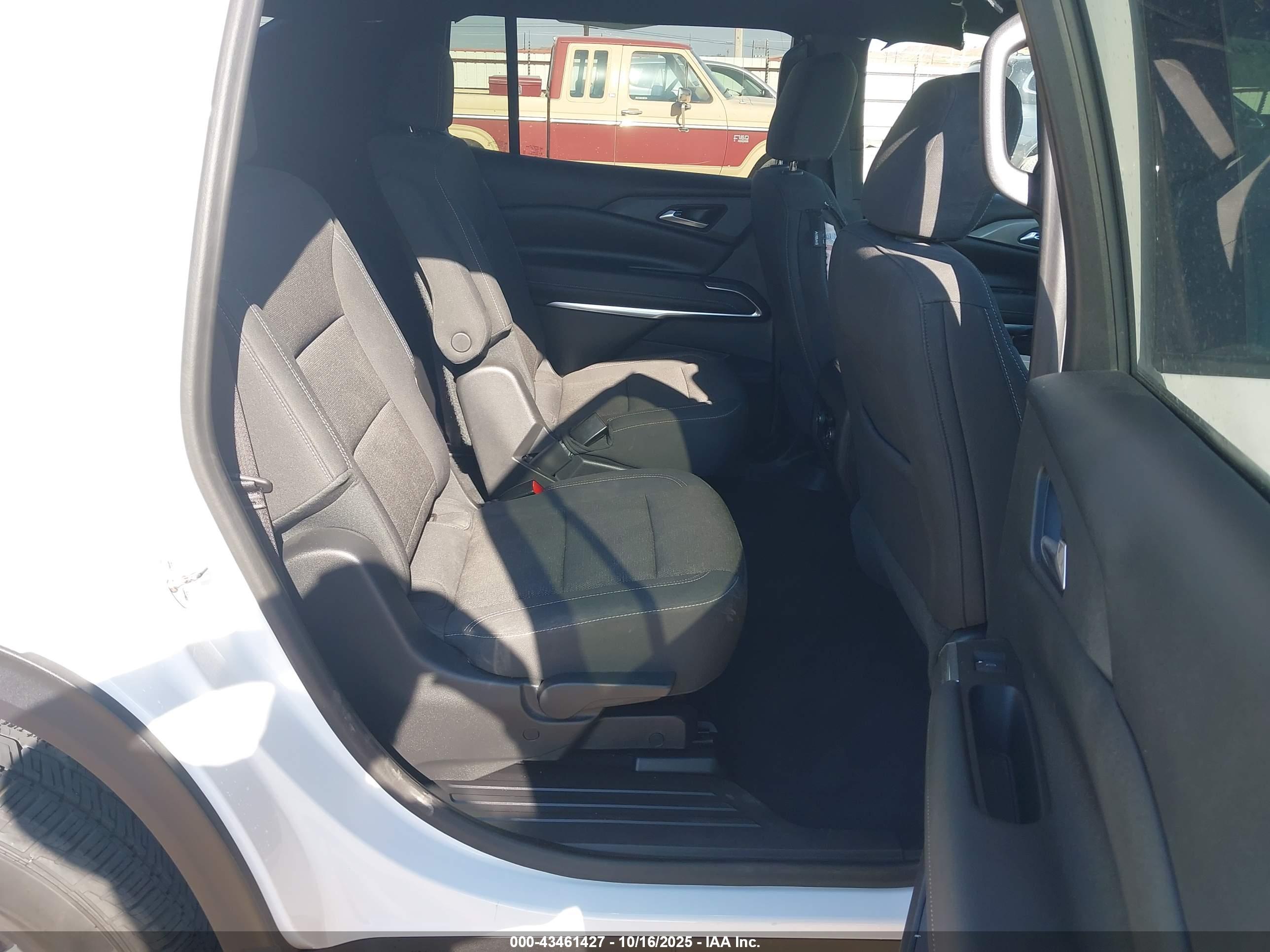 CHEVROLET TRAVERSE image 8