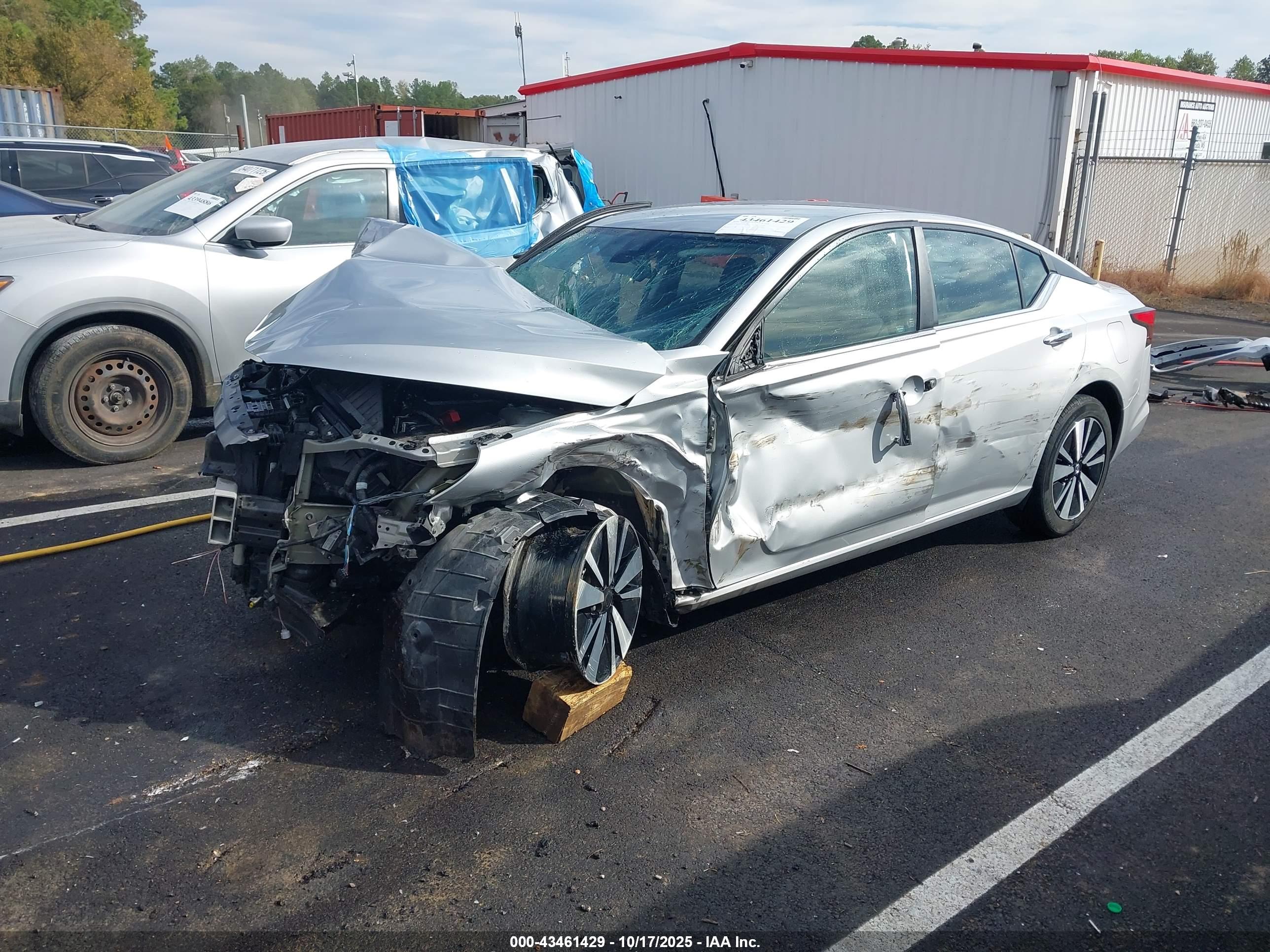 NISSAN ALTIMA image 2