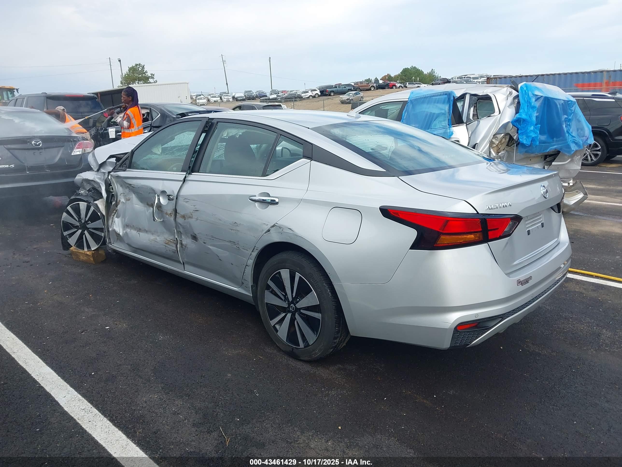 NISSAN ALTIMA image 3