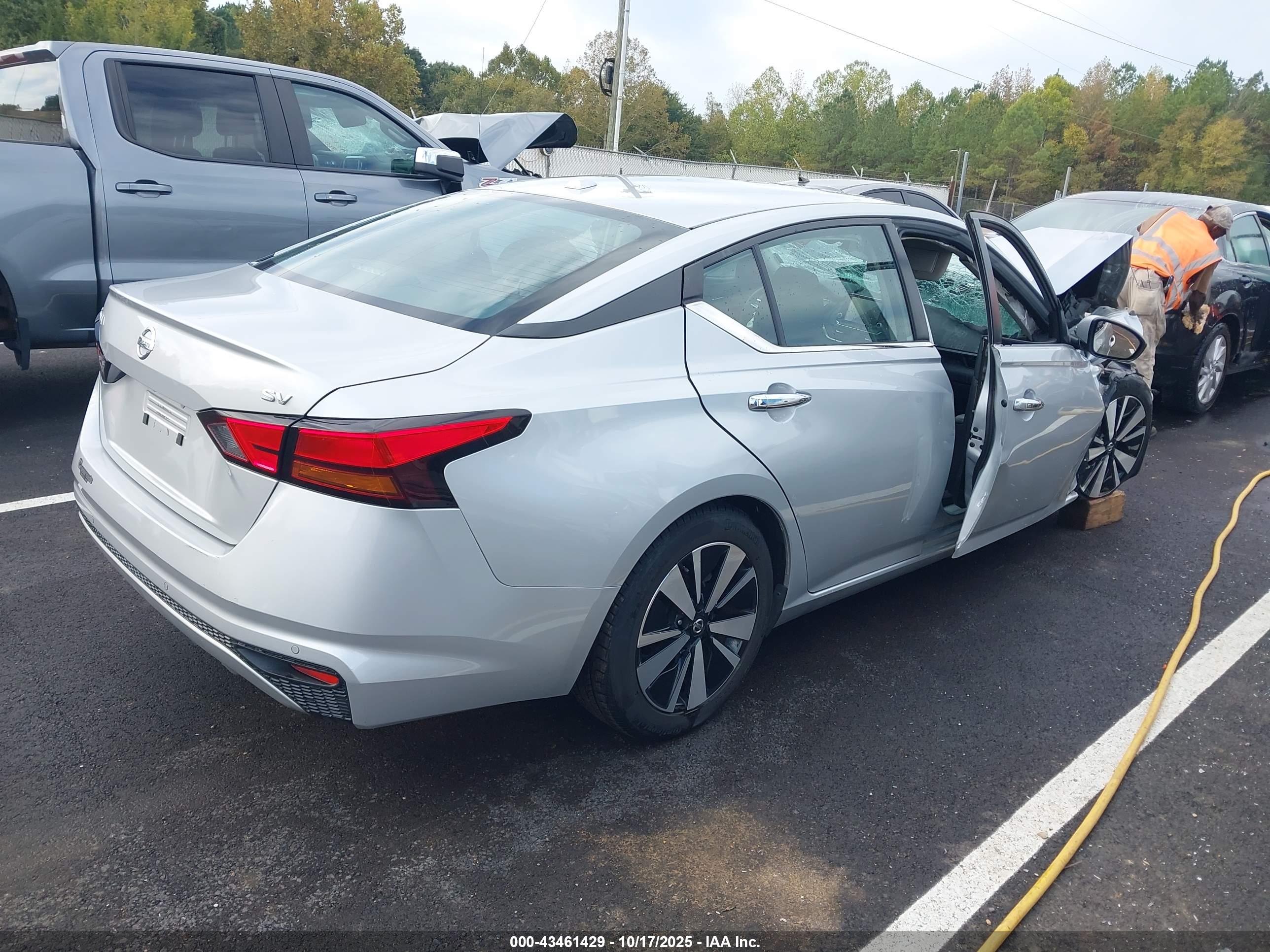 NISSAN ALTIMA image 4