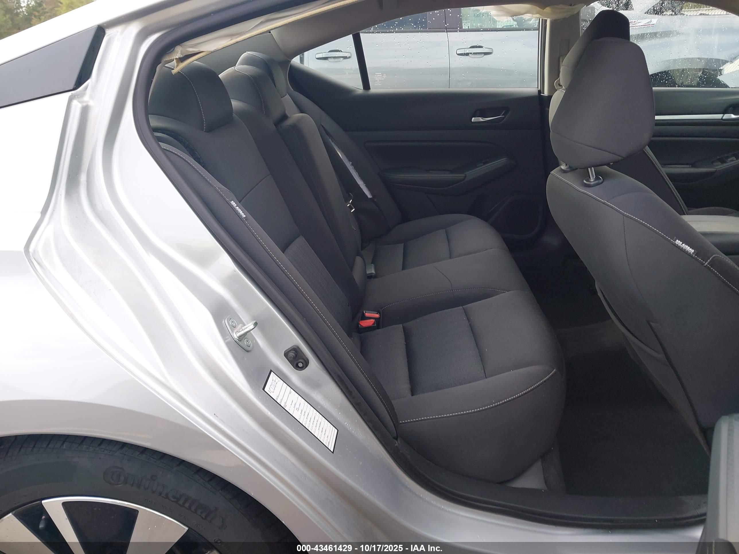 NISSAN ALTIMA image 8