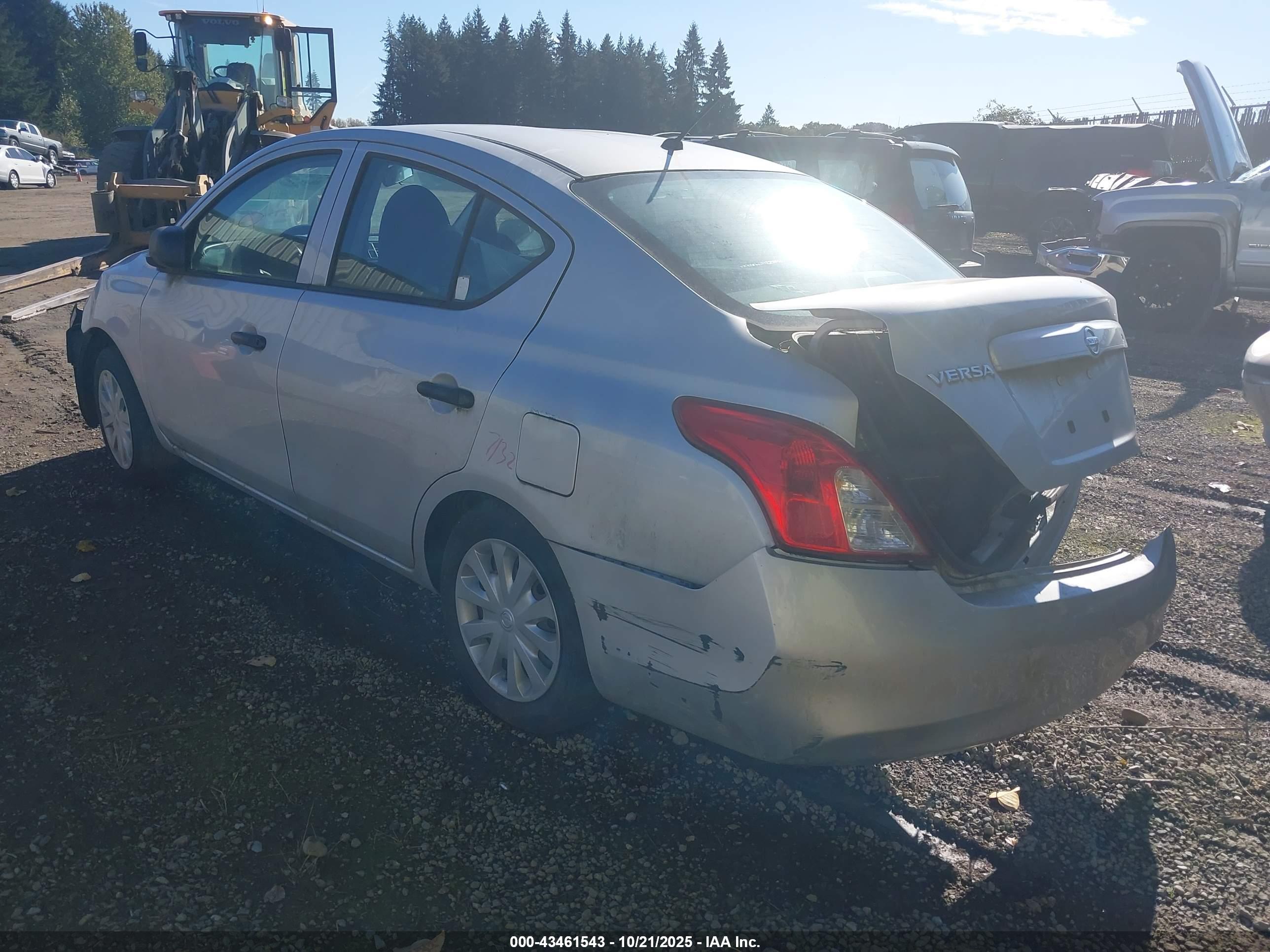 NISSAN VERSA image 3
