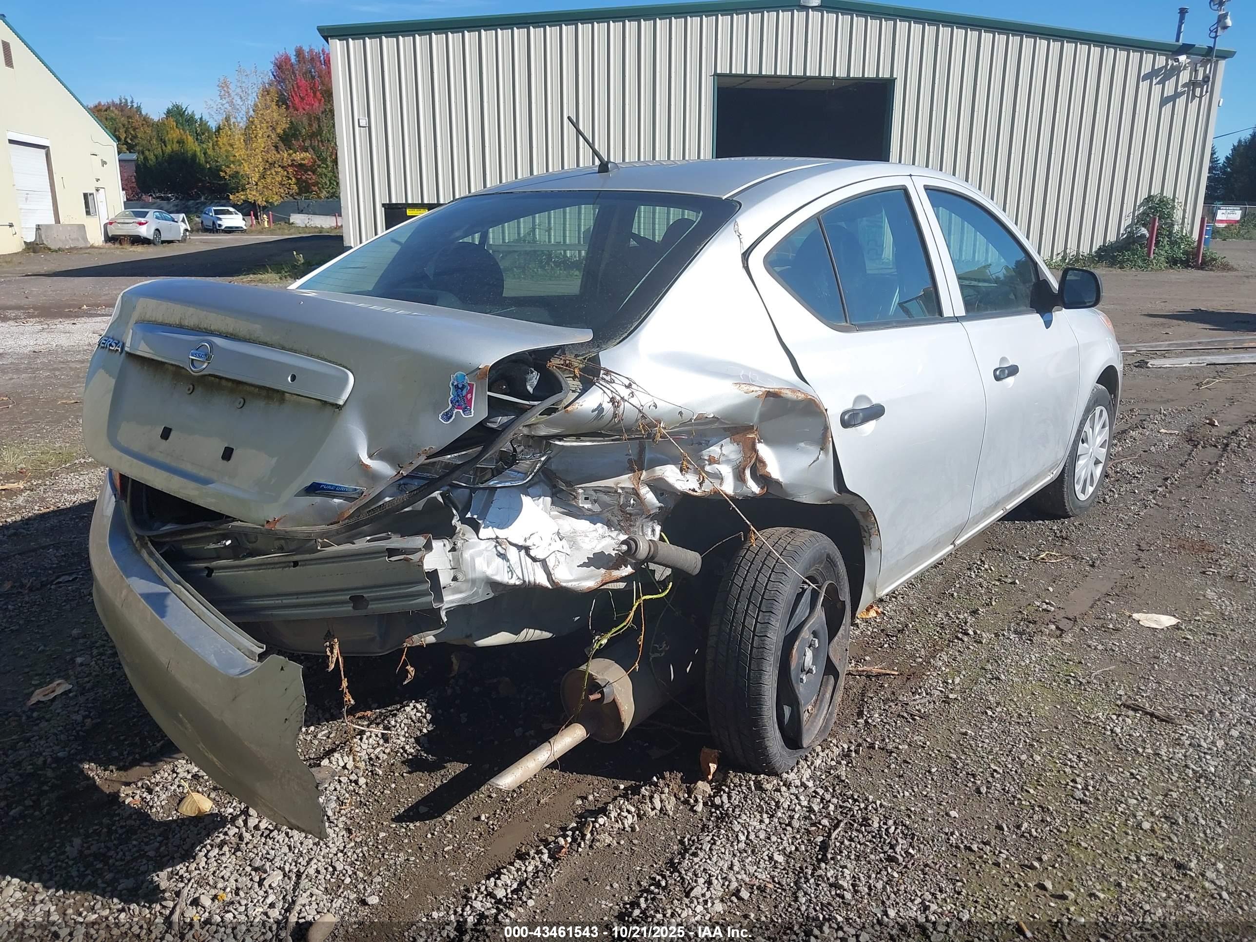 NISSAN VERSA image 4