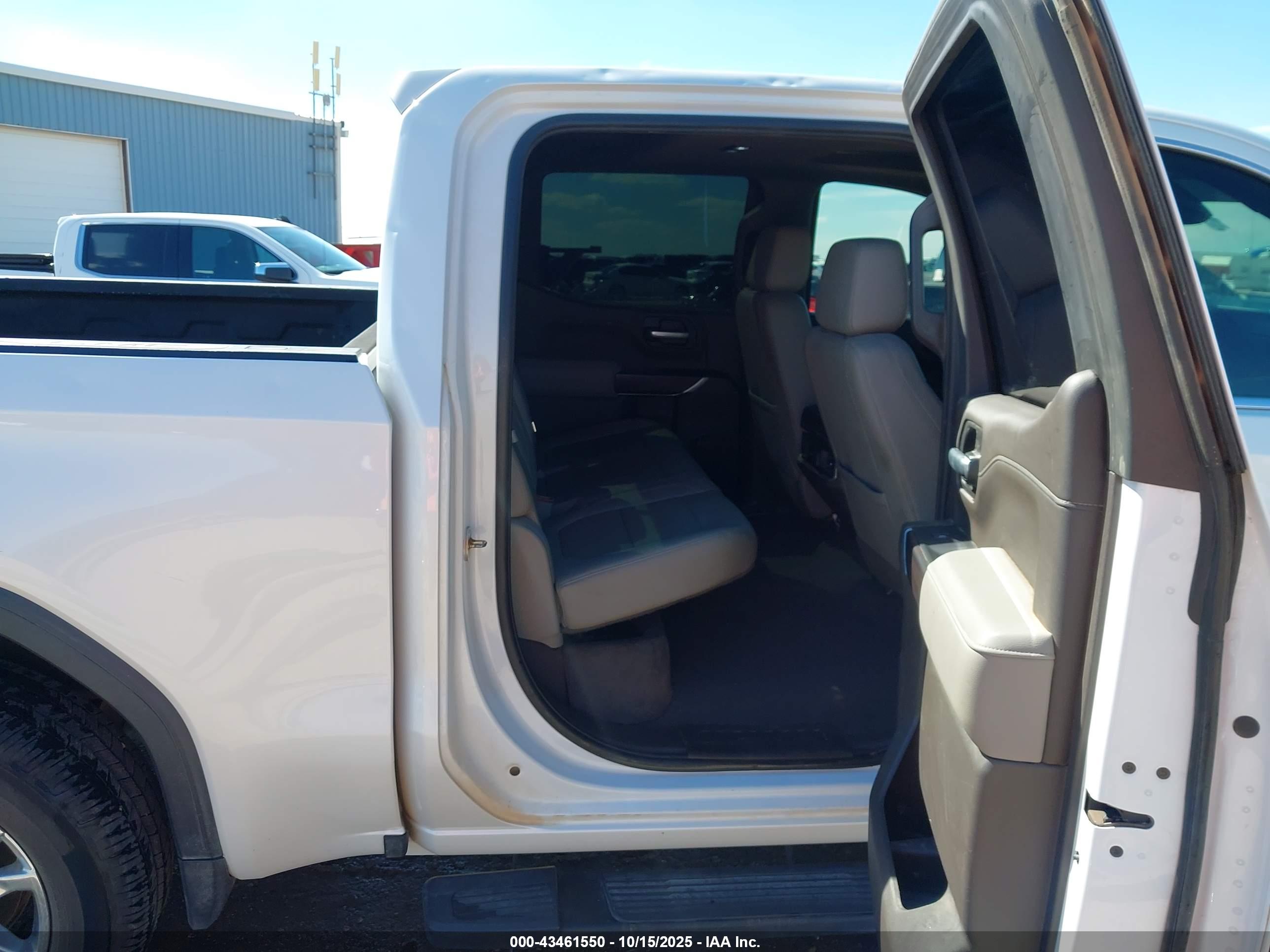 GMC SIERRA image 8