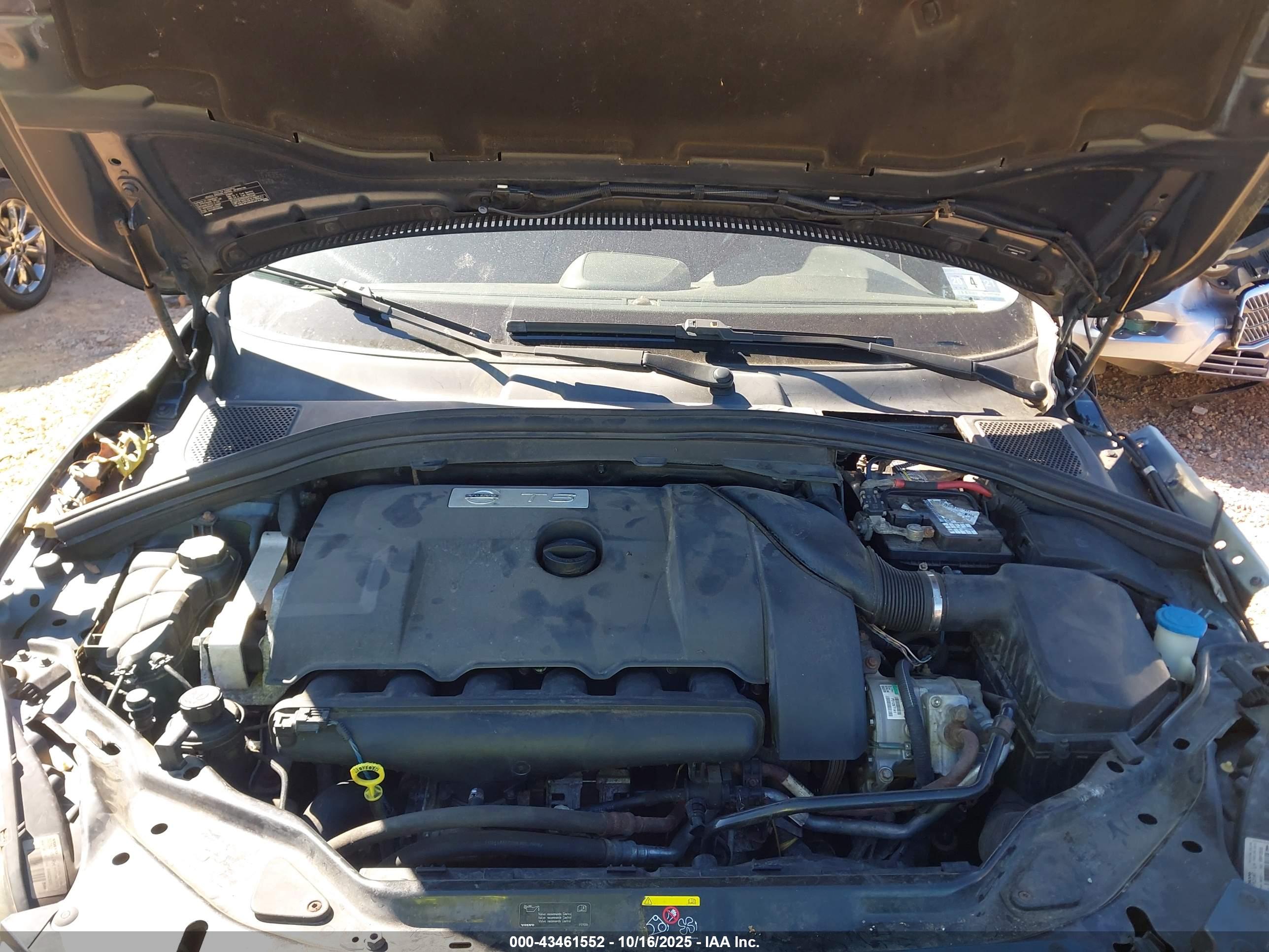 VOLVO XC60 image 10